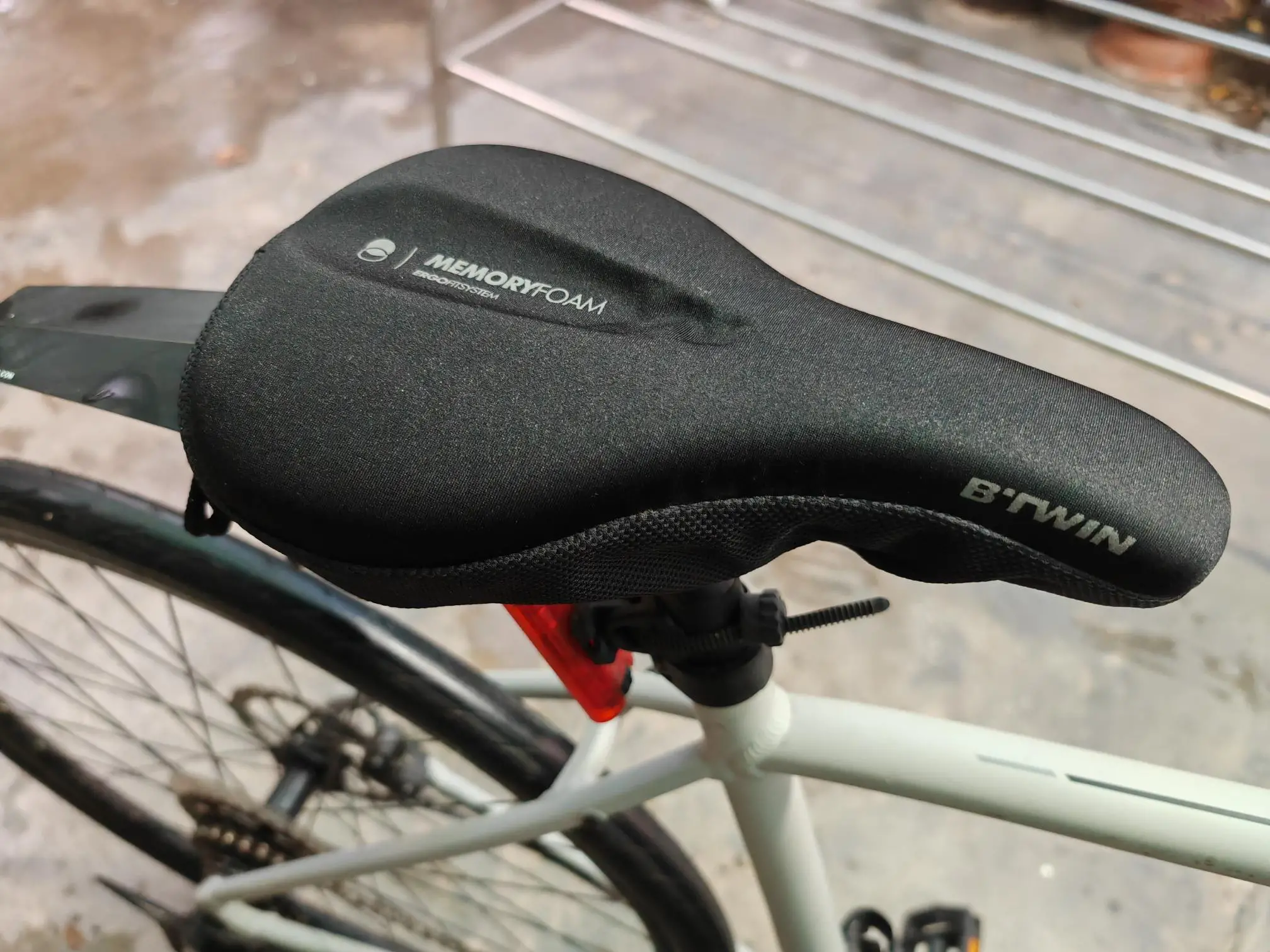 Giant Escape 2 Hybrid Touring Bike