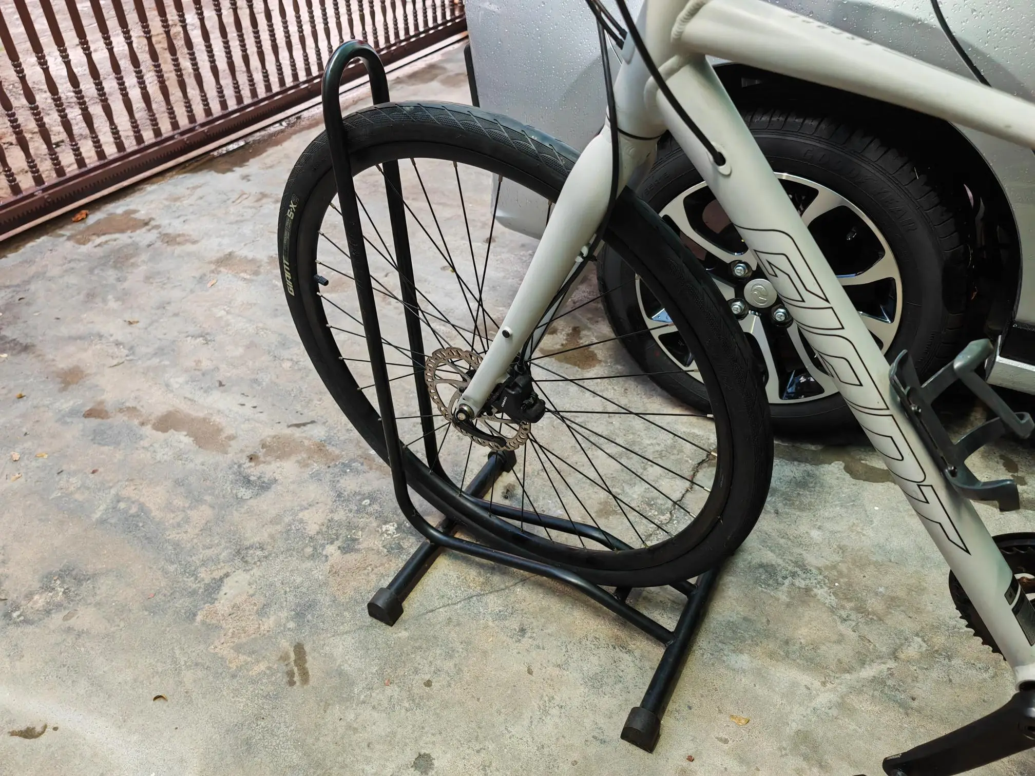 Giant Escape 2 Hybrid Touring Bike