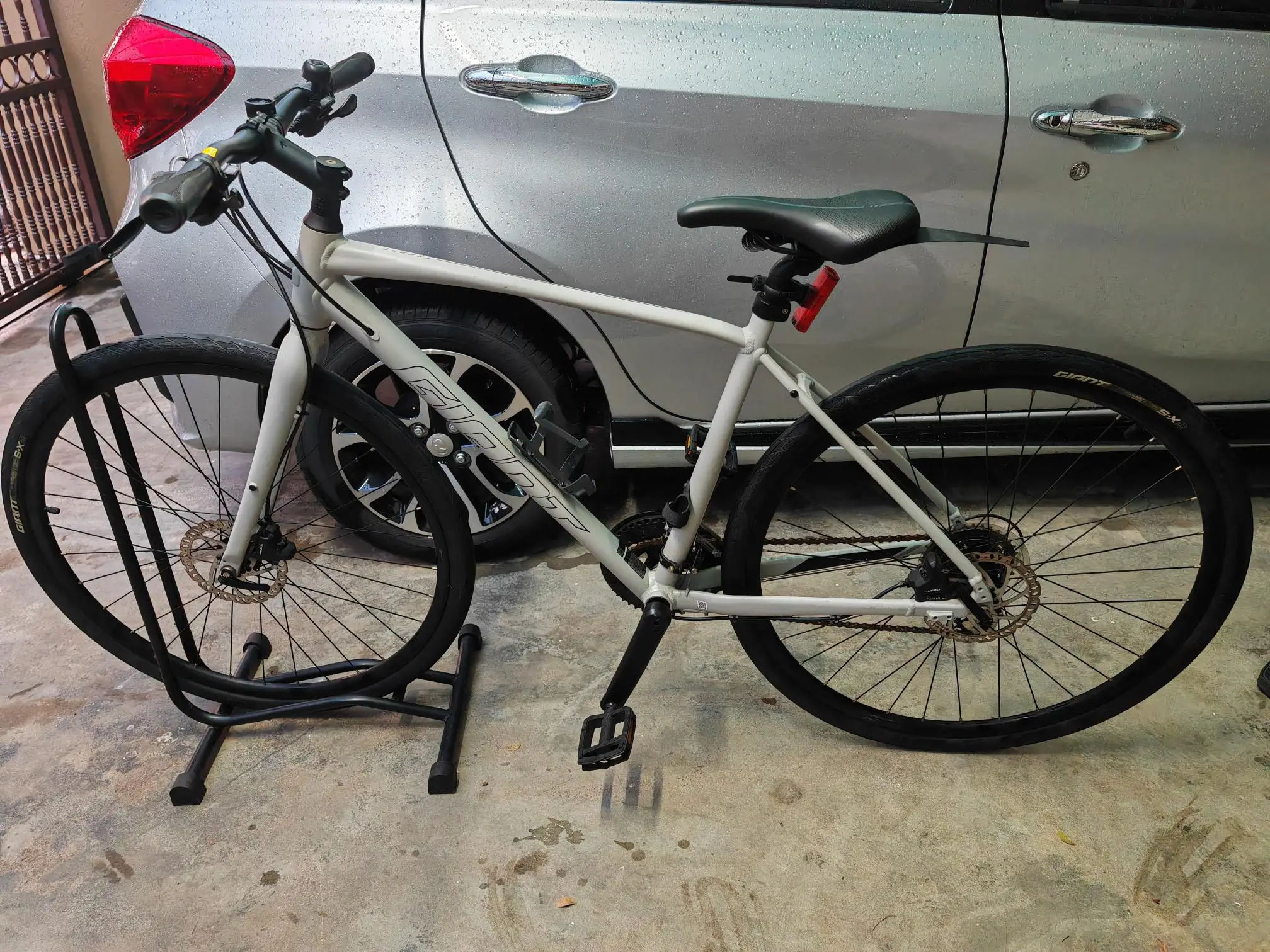 Giant Escape 2 Hybrid Touring Bike
