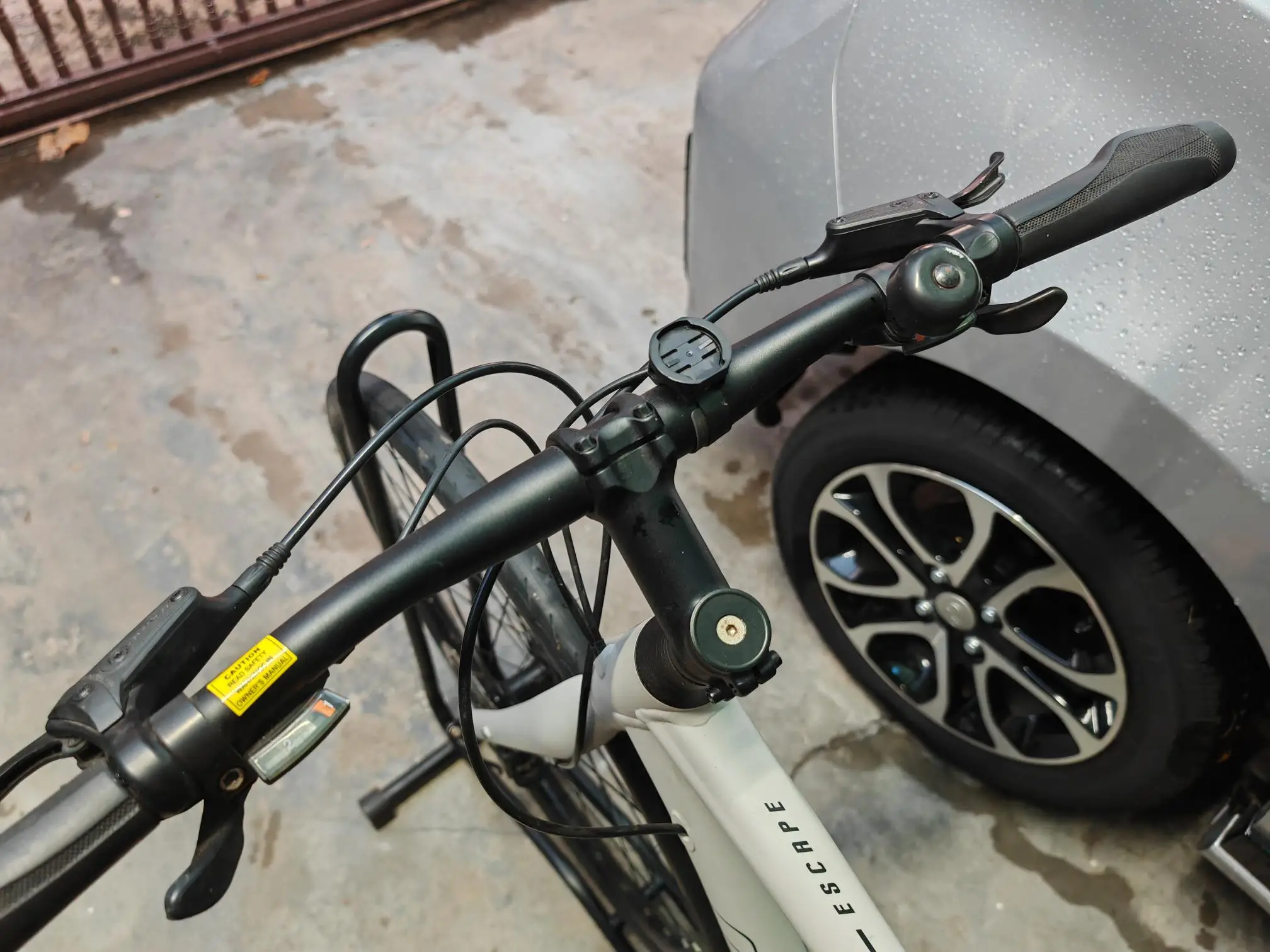 Giant Escape 2 Hybrid Touring Bike