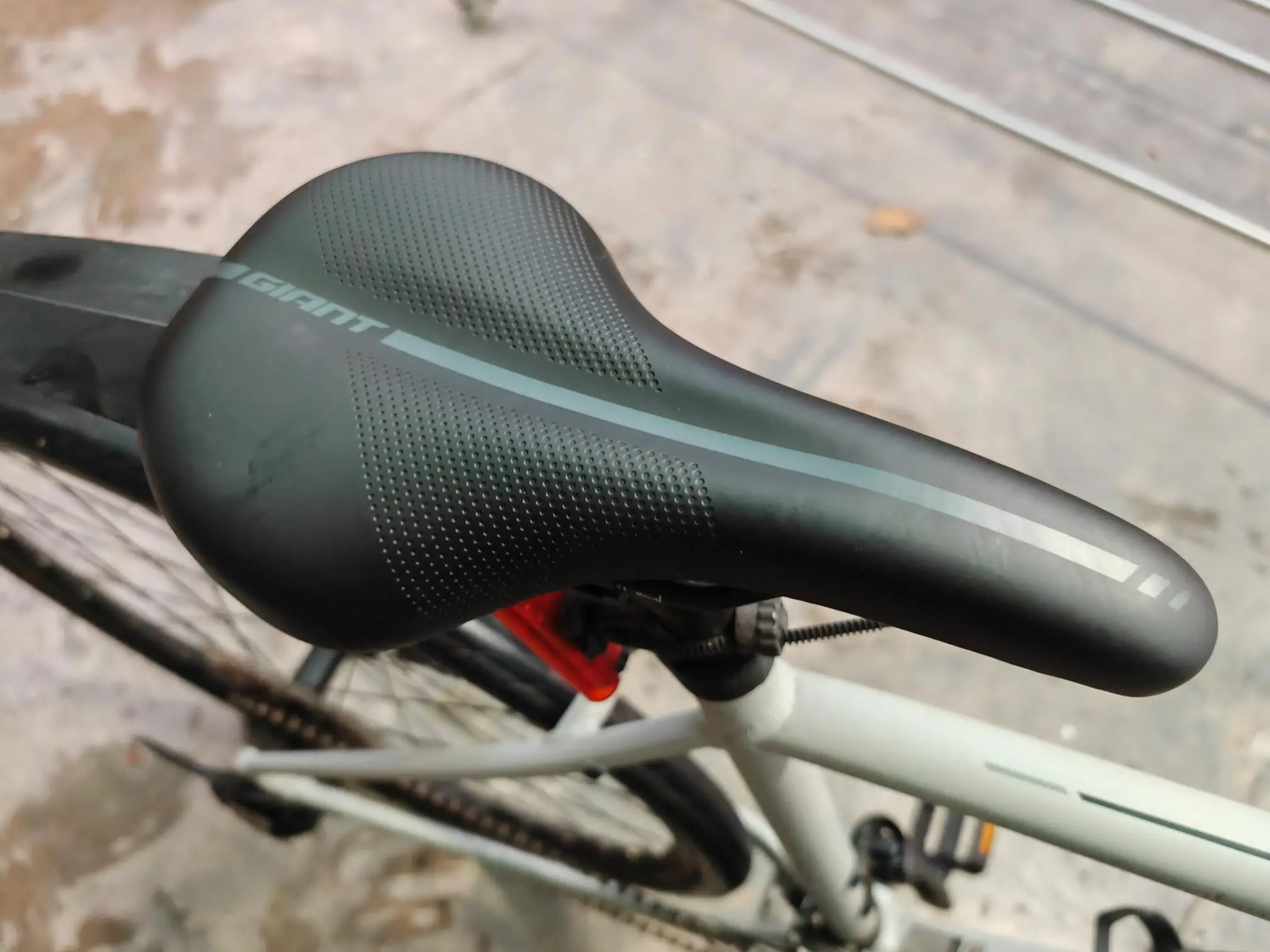 Giant Escape 2 Hybrid Touring Bike