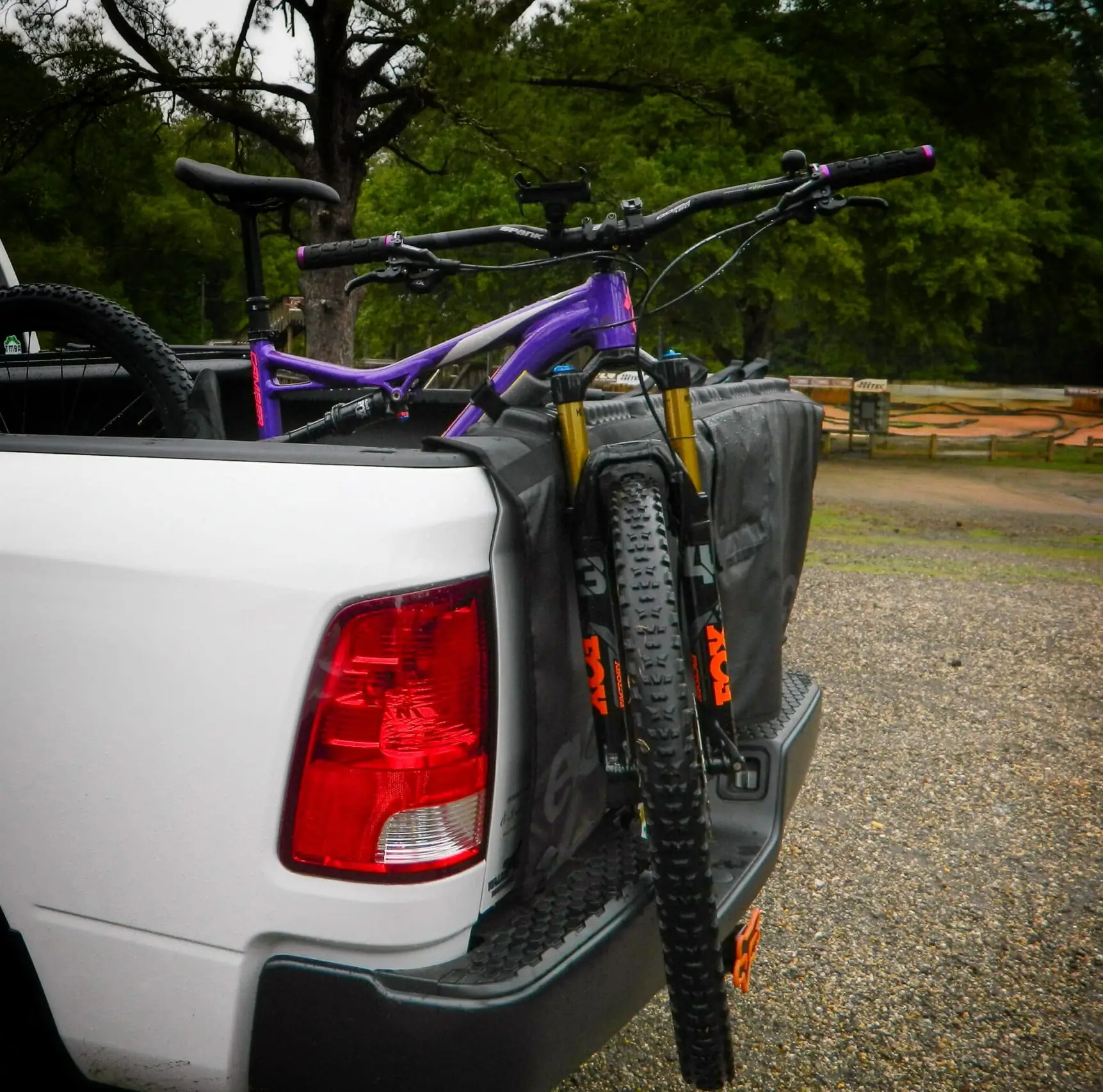 Evoc Tail Gate Pad Curve