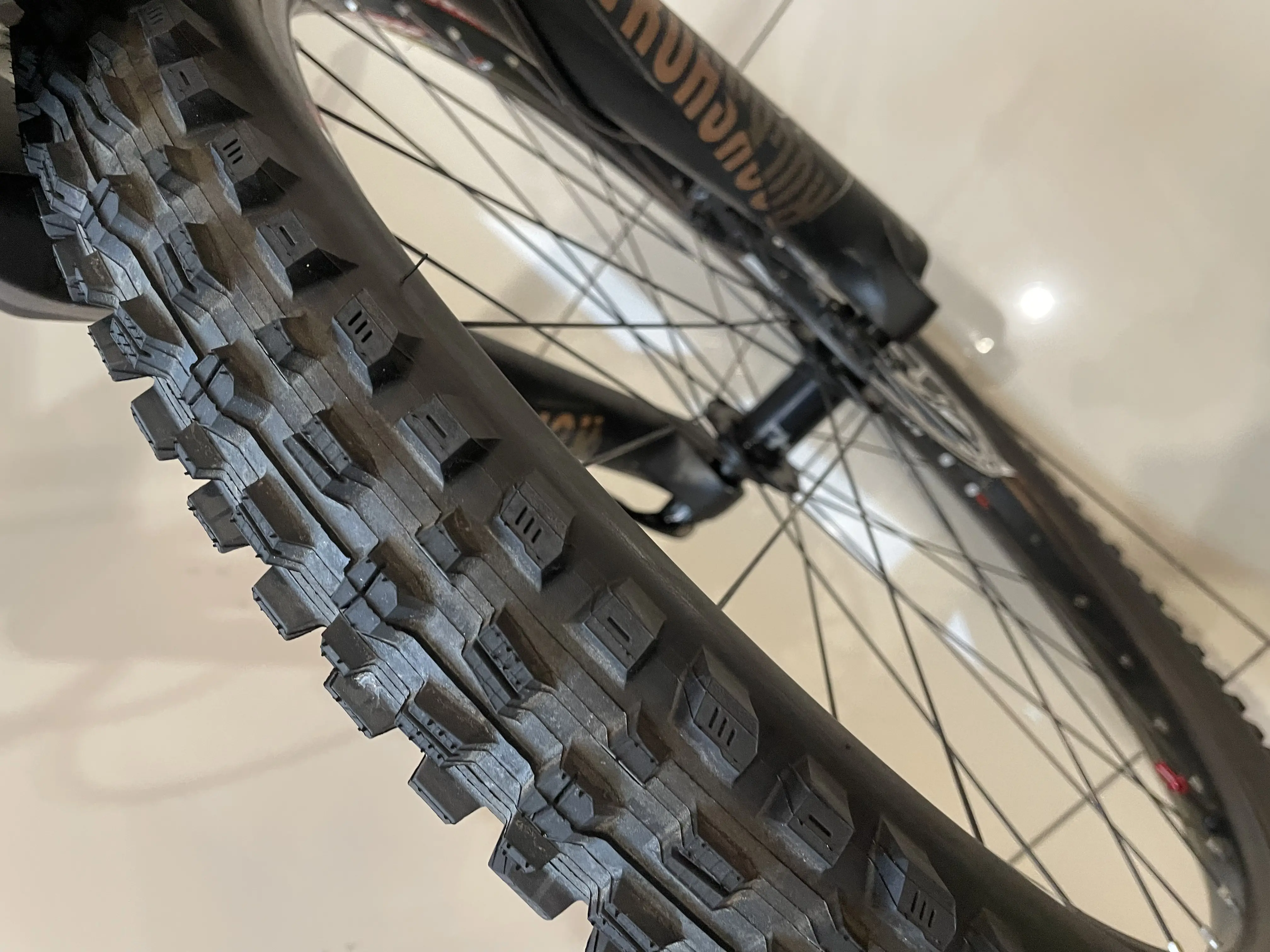 Santa Cruz Nomad V4 alu Size M