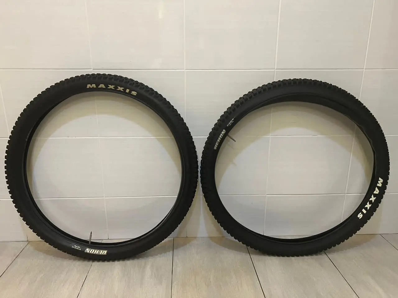 Wheelset and tire taken from Giant Liv Temp E+