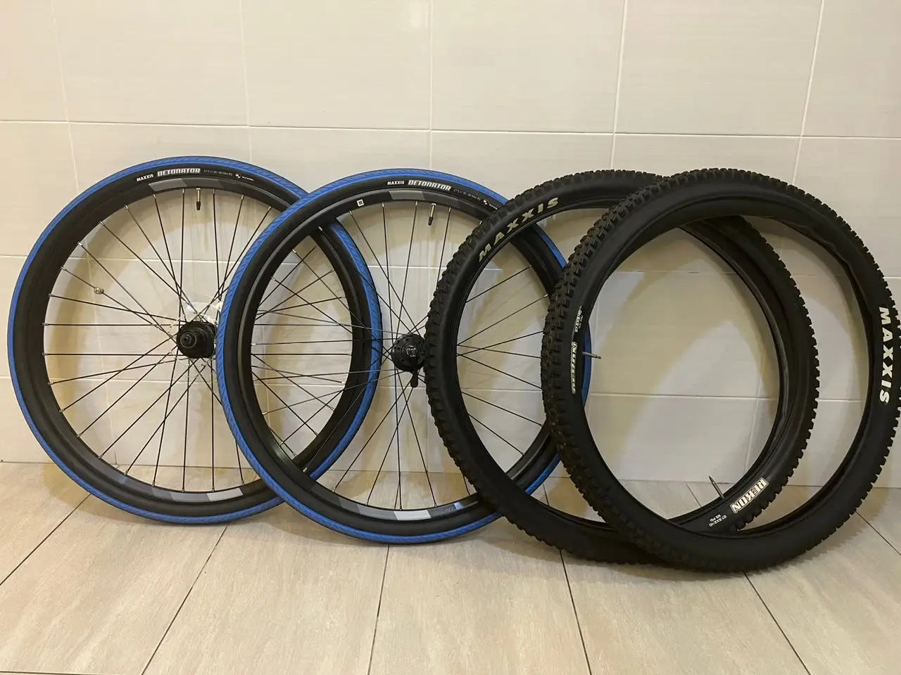 Wheelset and tire taken from Giant Liv Temp E+