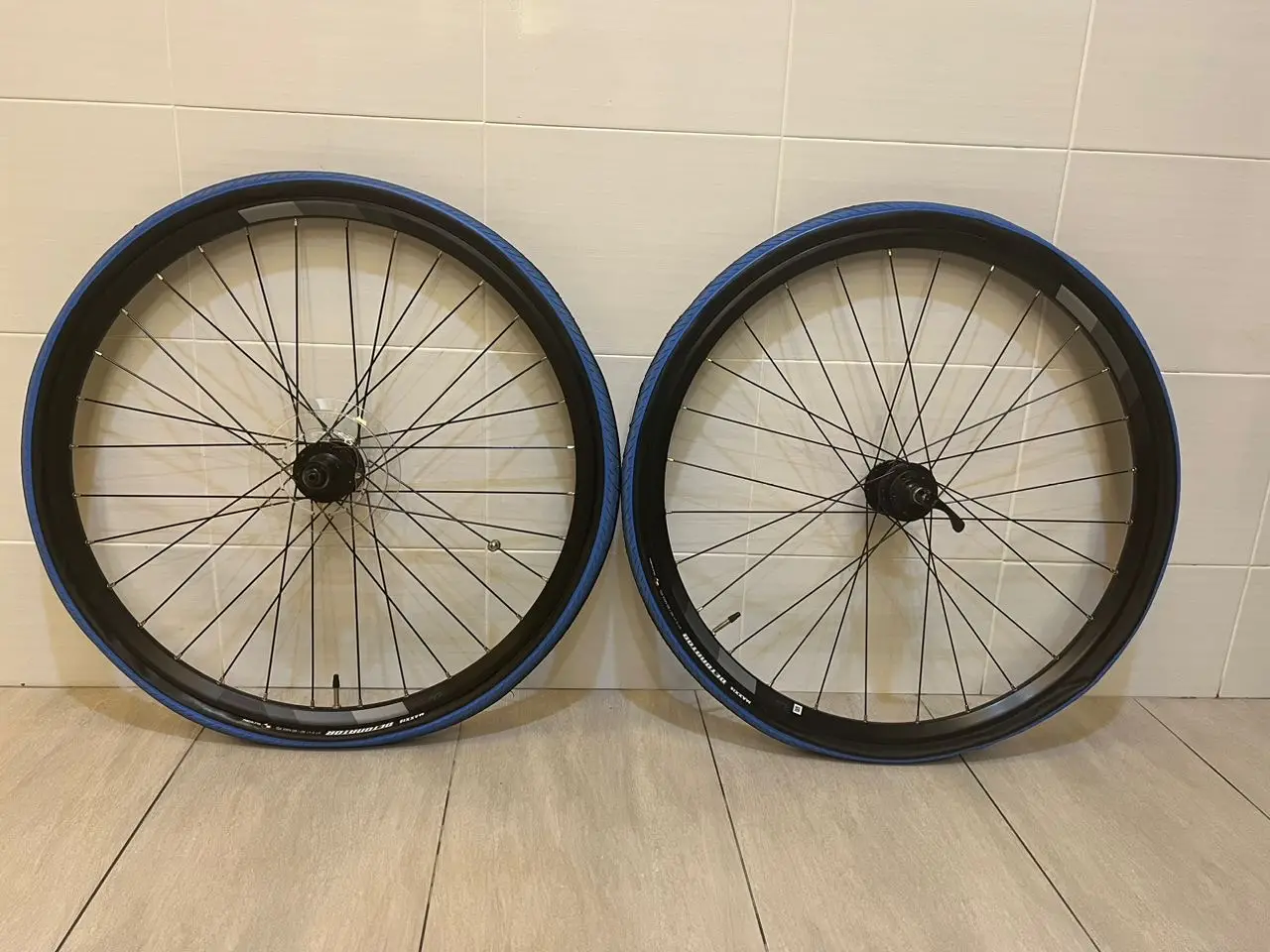 Wheelset and tire taken from Giant Liv Temp E+