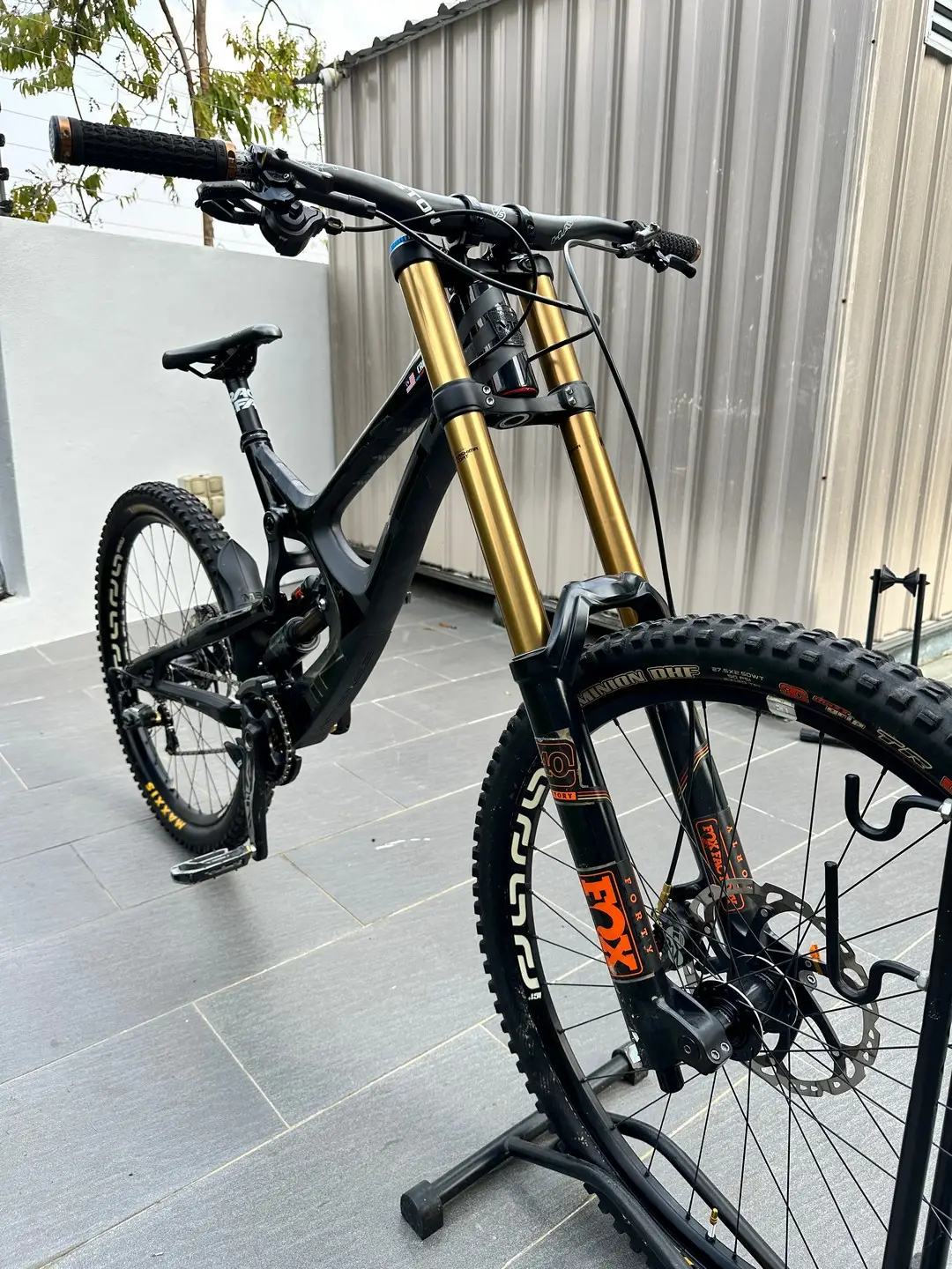 [WTS] Intense M16C Carbon Downhill Bike Complete