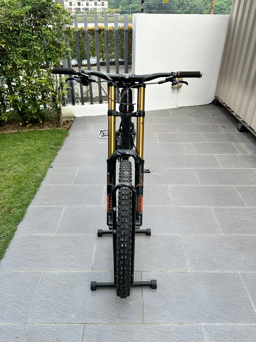 [WTS] Intense M16C Carbon Downhill Bike Complete