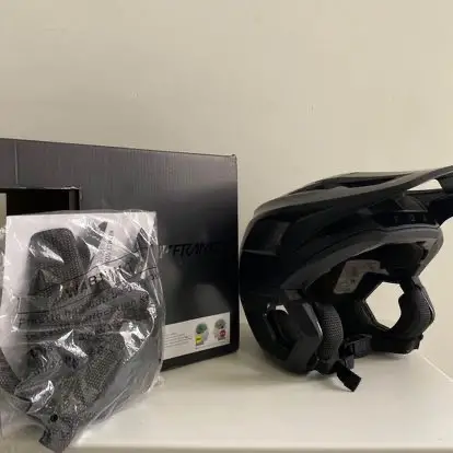 FOX Dropframe Helmet size L fit to M