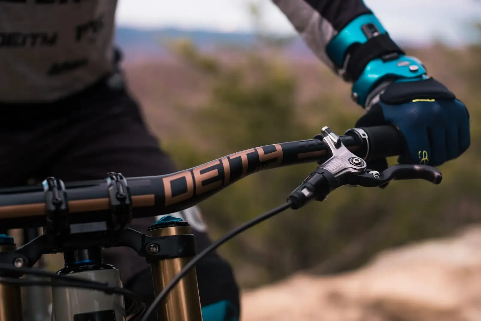 DEITY RACEPOINT HANDLEBAR /// 25mm RISE