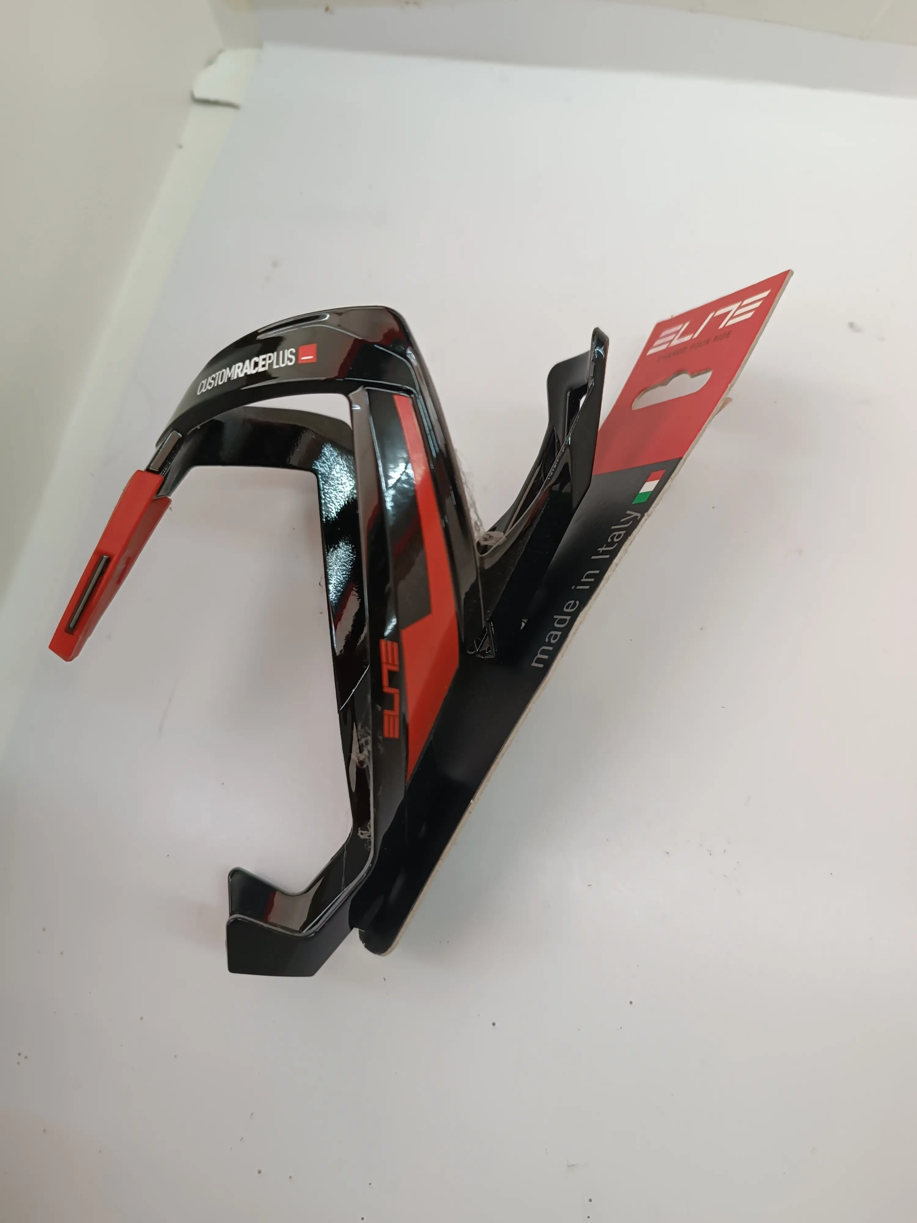 ELITE CUSTOMRACEPLUS BOTTLE CAGE (GLOSS BLACK-RED)