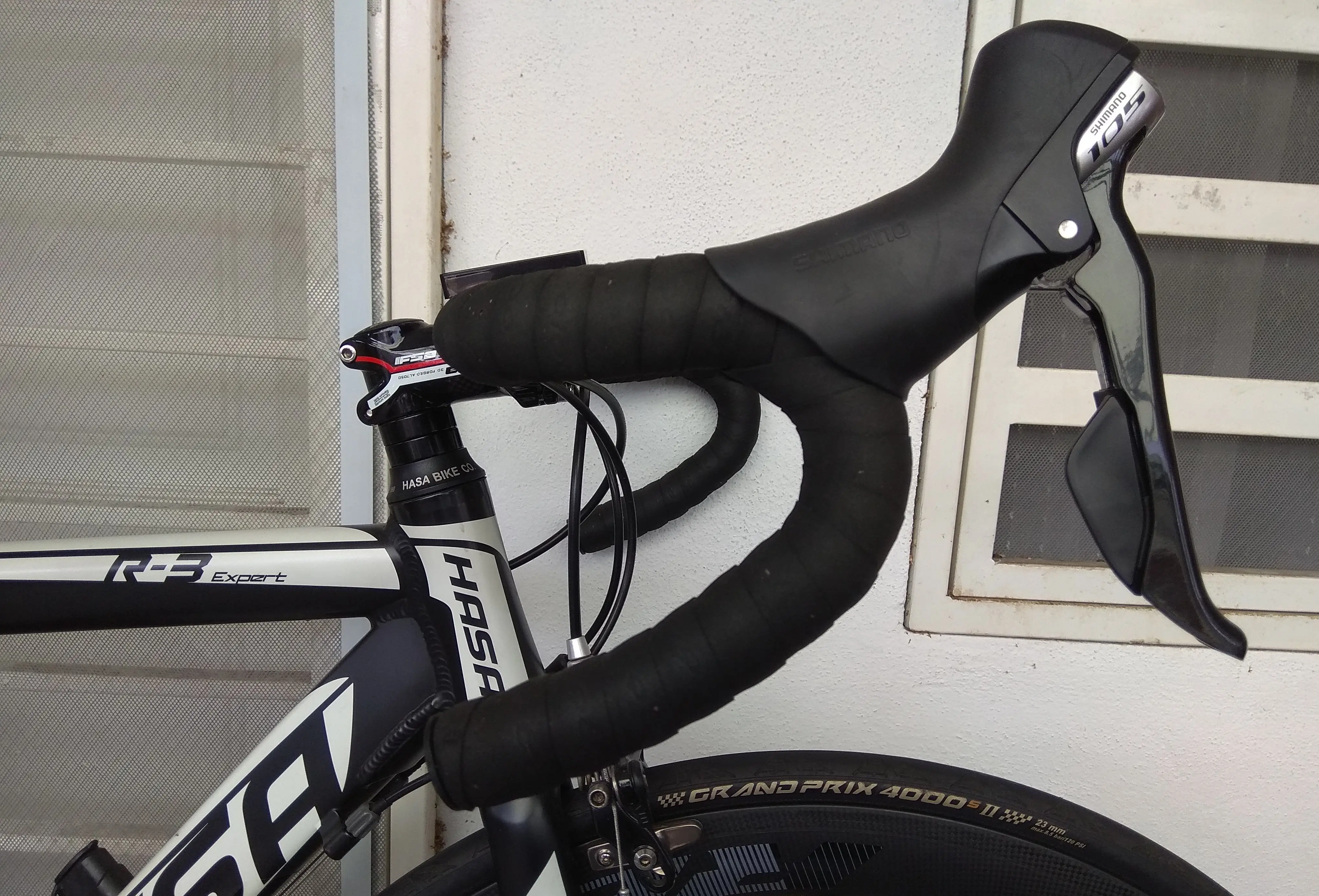 Roadbike 11 speed size 50 with Carbon Clincher