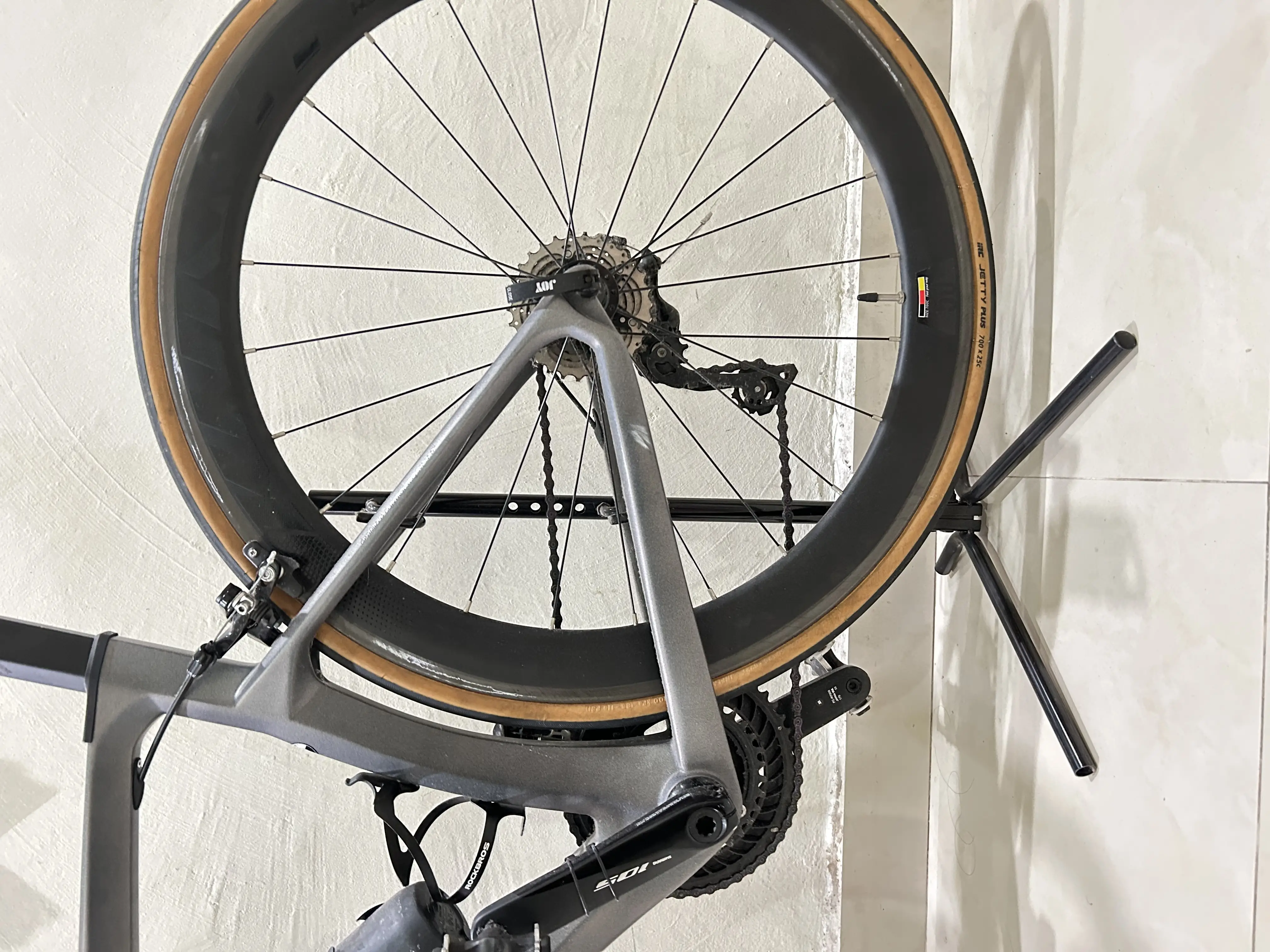 Alcott Zagato Lite Road Bike comes with Bryton bike comp
