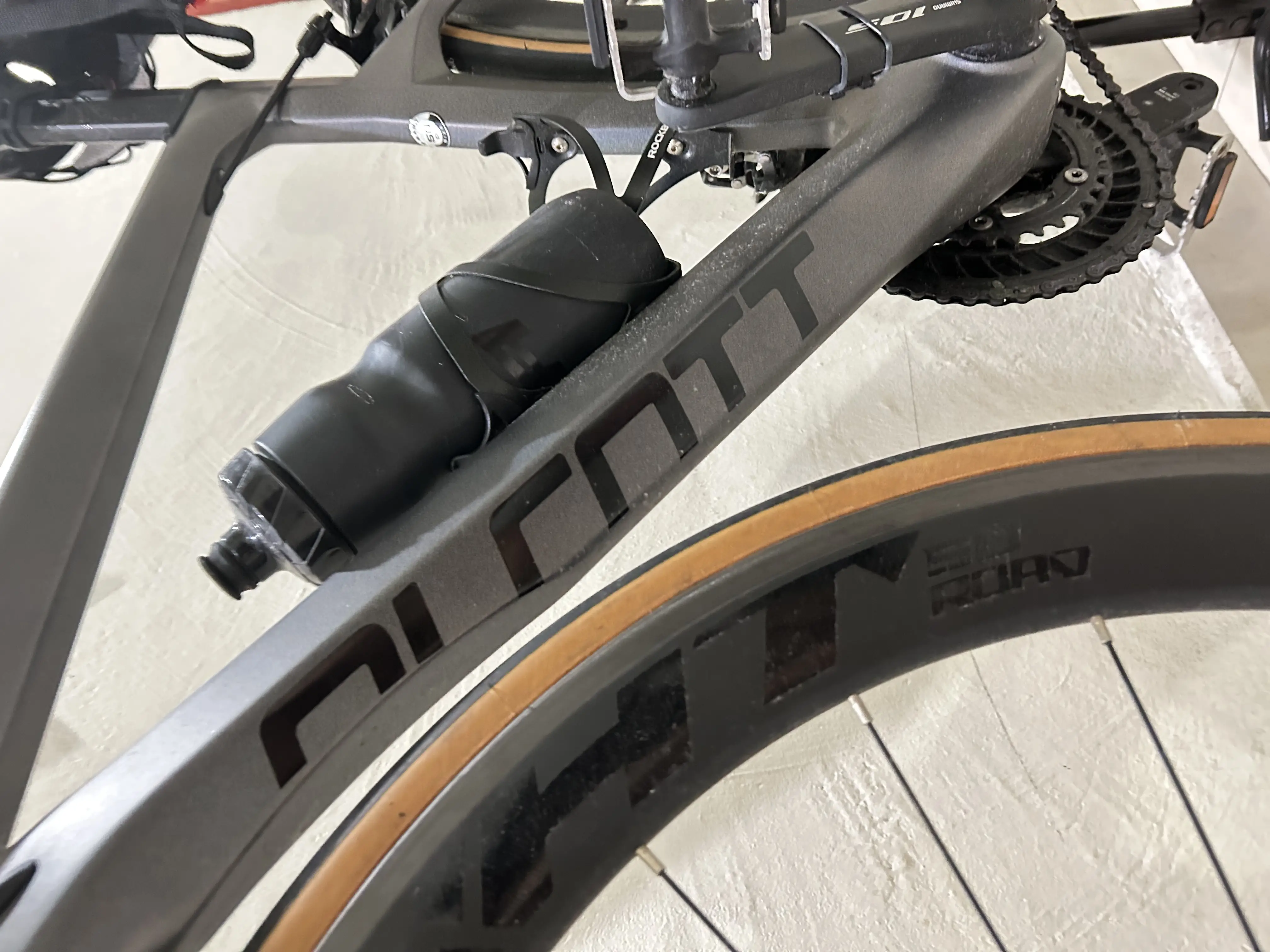 Alcott Zagato Lite Road Bike comes with Bryton bike comp