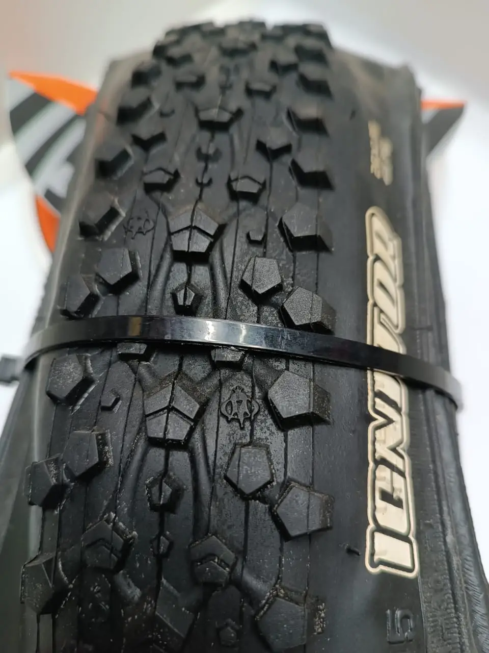 MAXXIS IGNITOR MTB TIRE MOUNTAIN BIKE TYRE 26x1.95