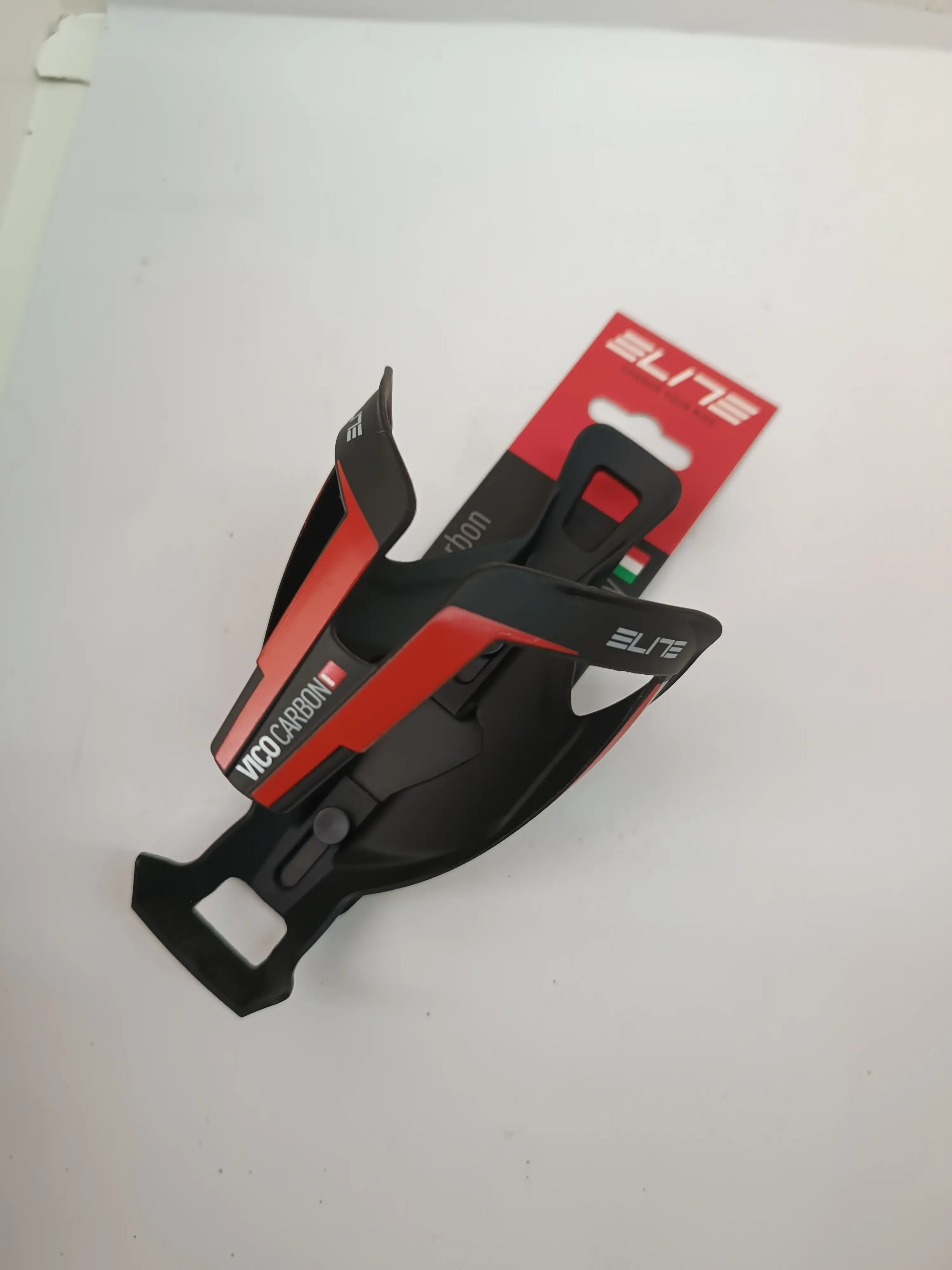ELITE VICO CARBON BOTTLE CAGE (BLACK-RED)