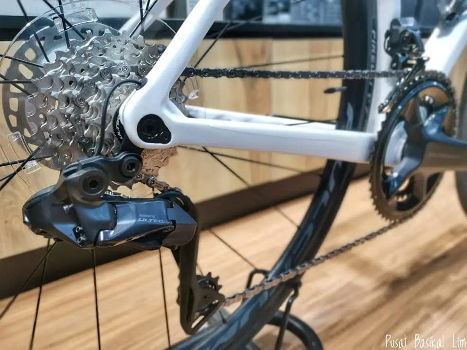 Colnago V3 Ultegra DI2 Disc Road Bike