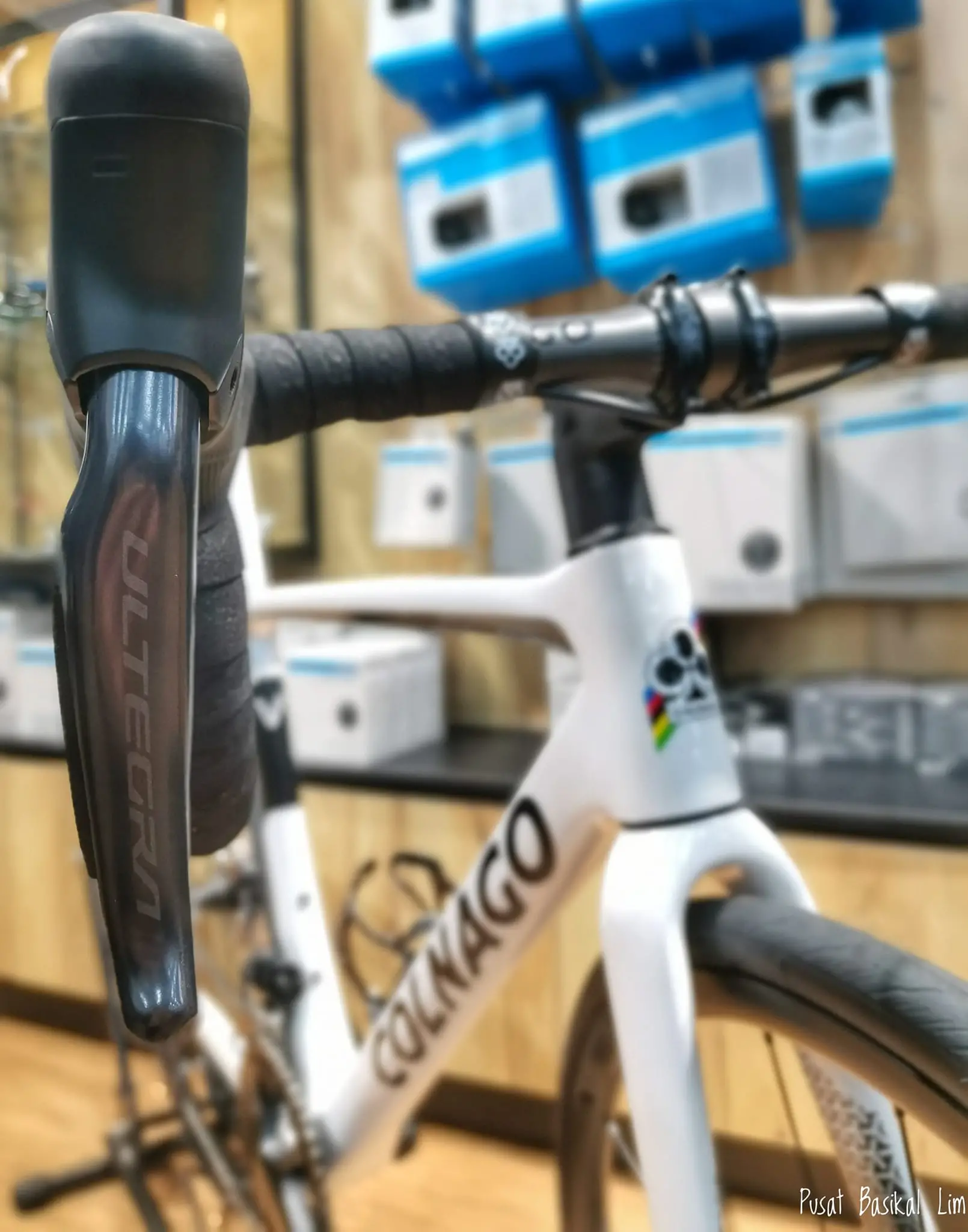 Colnago V3 Ultegra DI2 Disc Road Bike