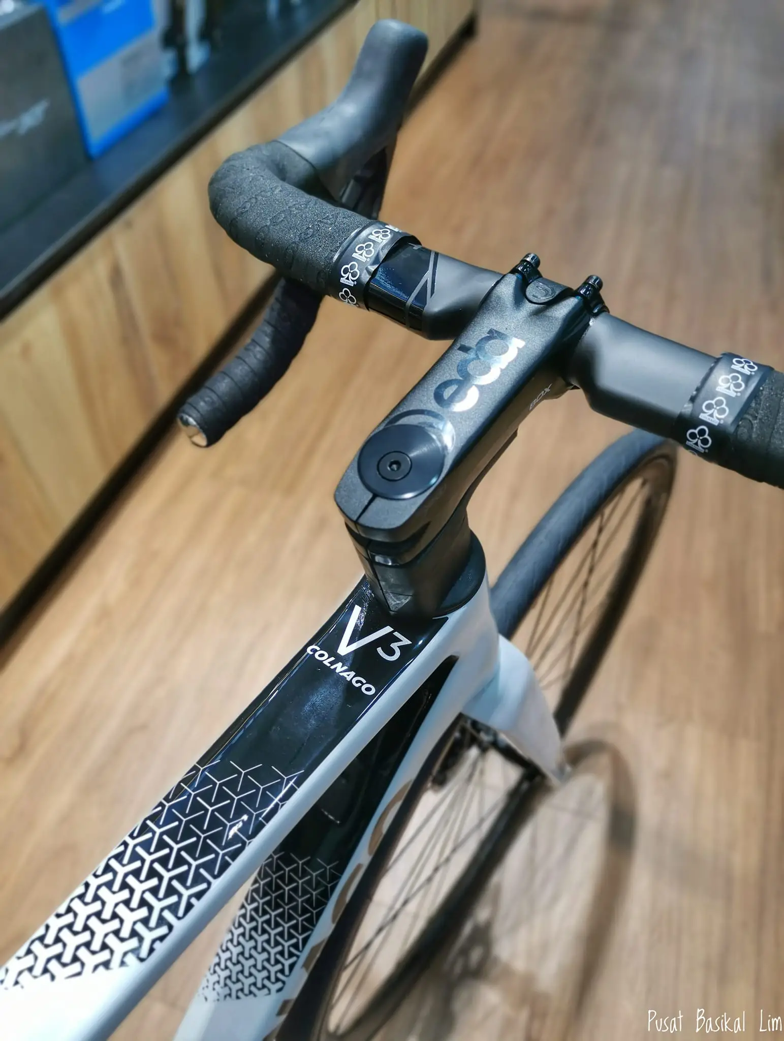 Colnago V3 Ultegra DI2 Disc Road Bike