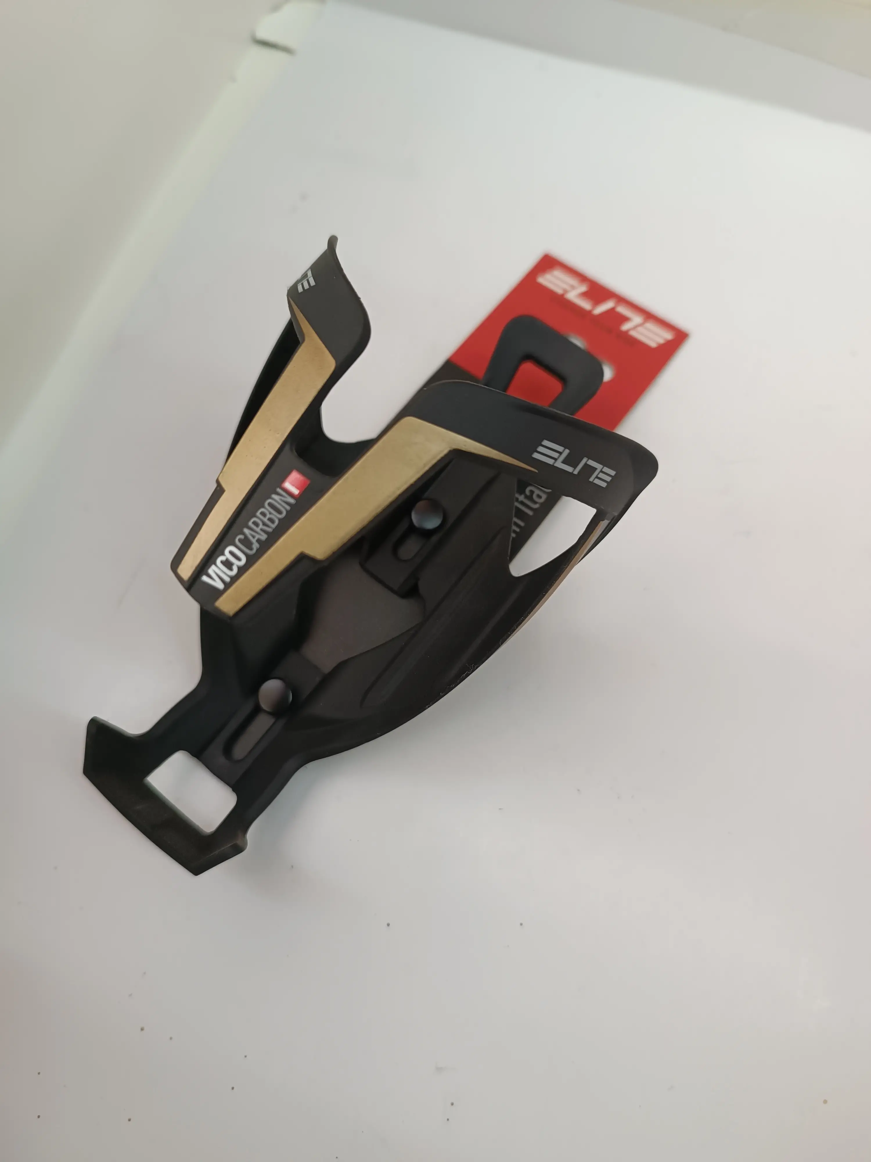 ELITE VICO CARBON BOTTLE CAGE (BLACK-GOLD)