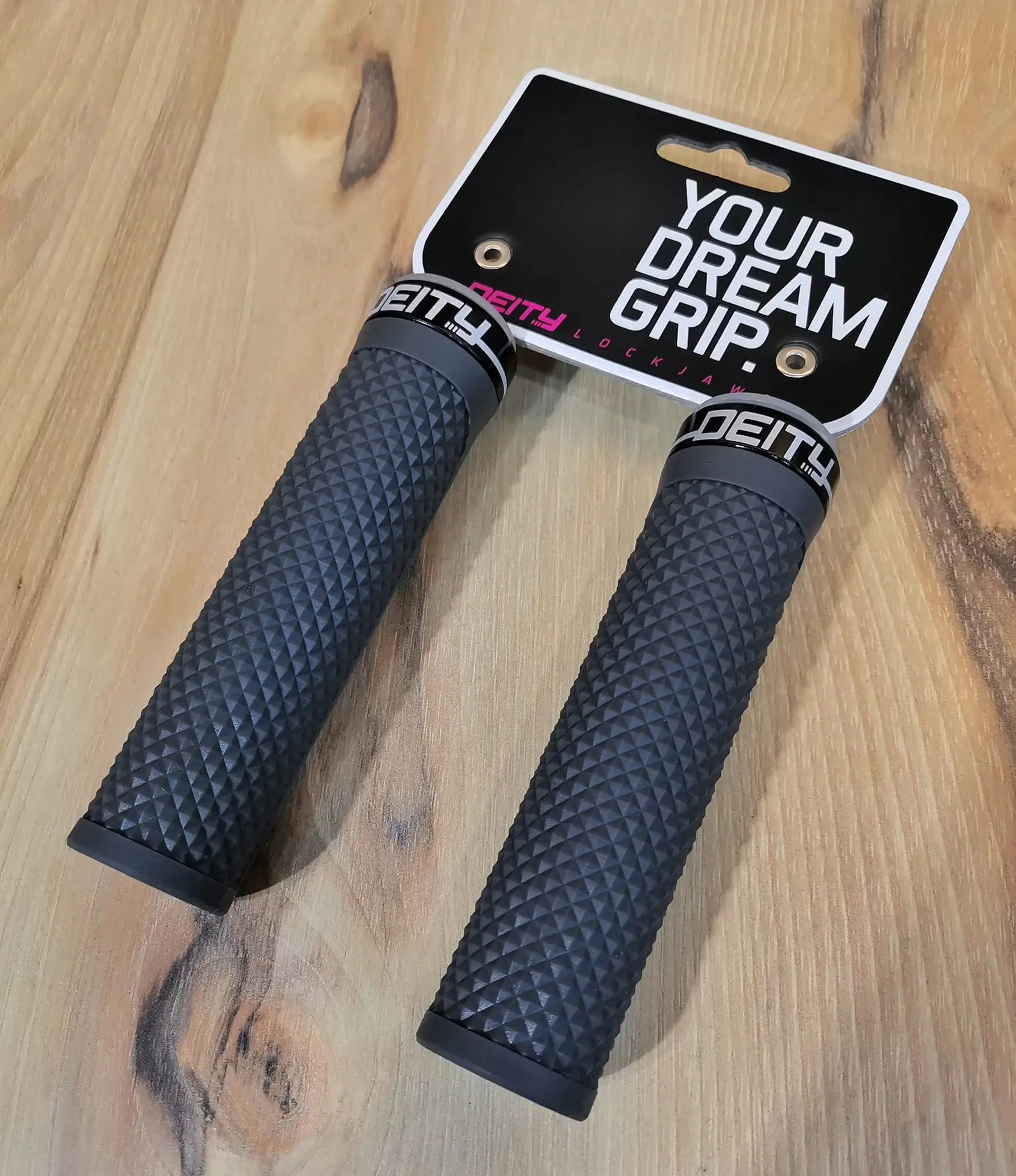 DEITY Lockjaw Grip