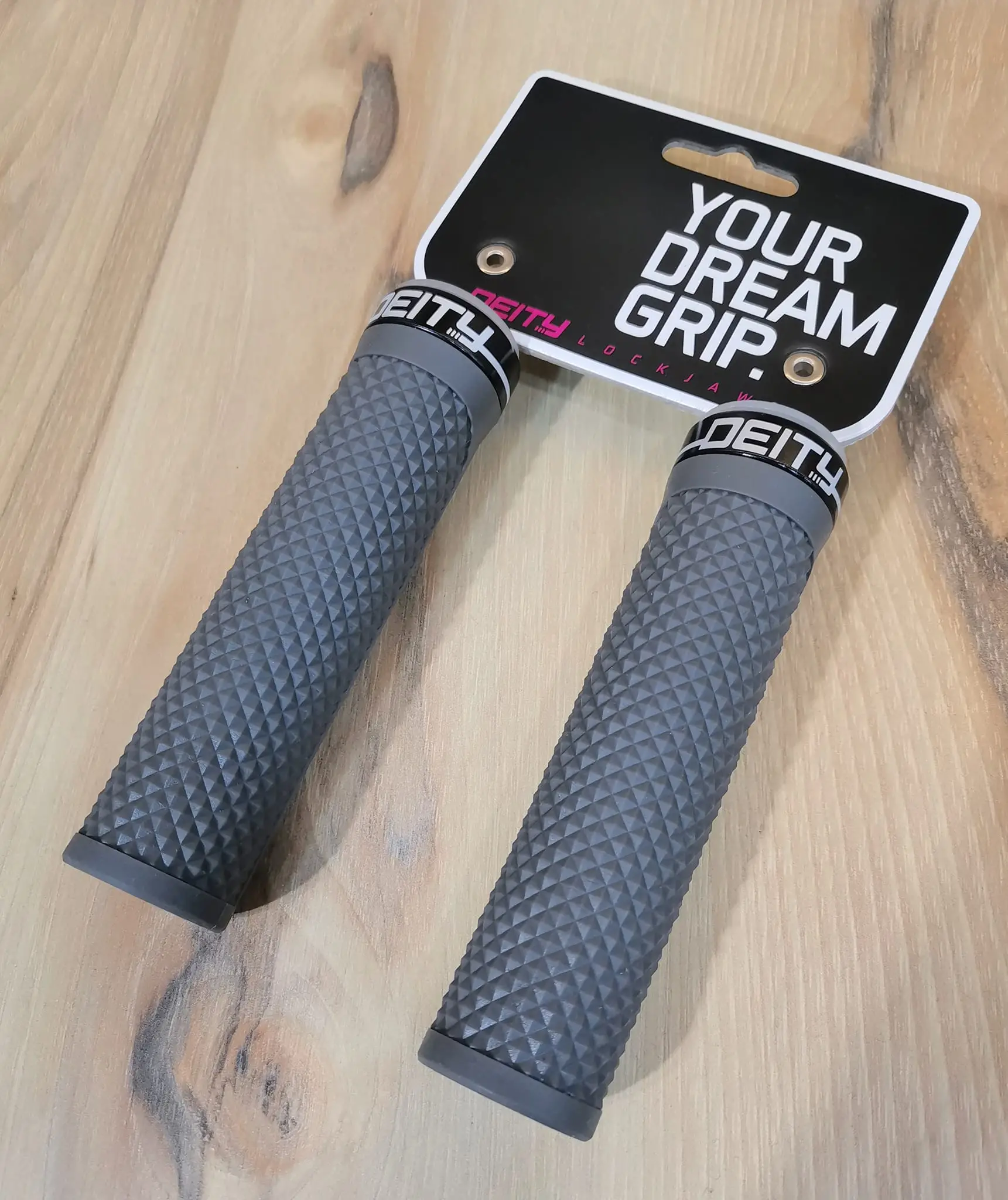 DEITY Lockjaw Grip