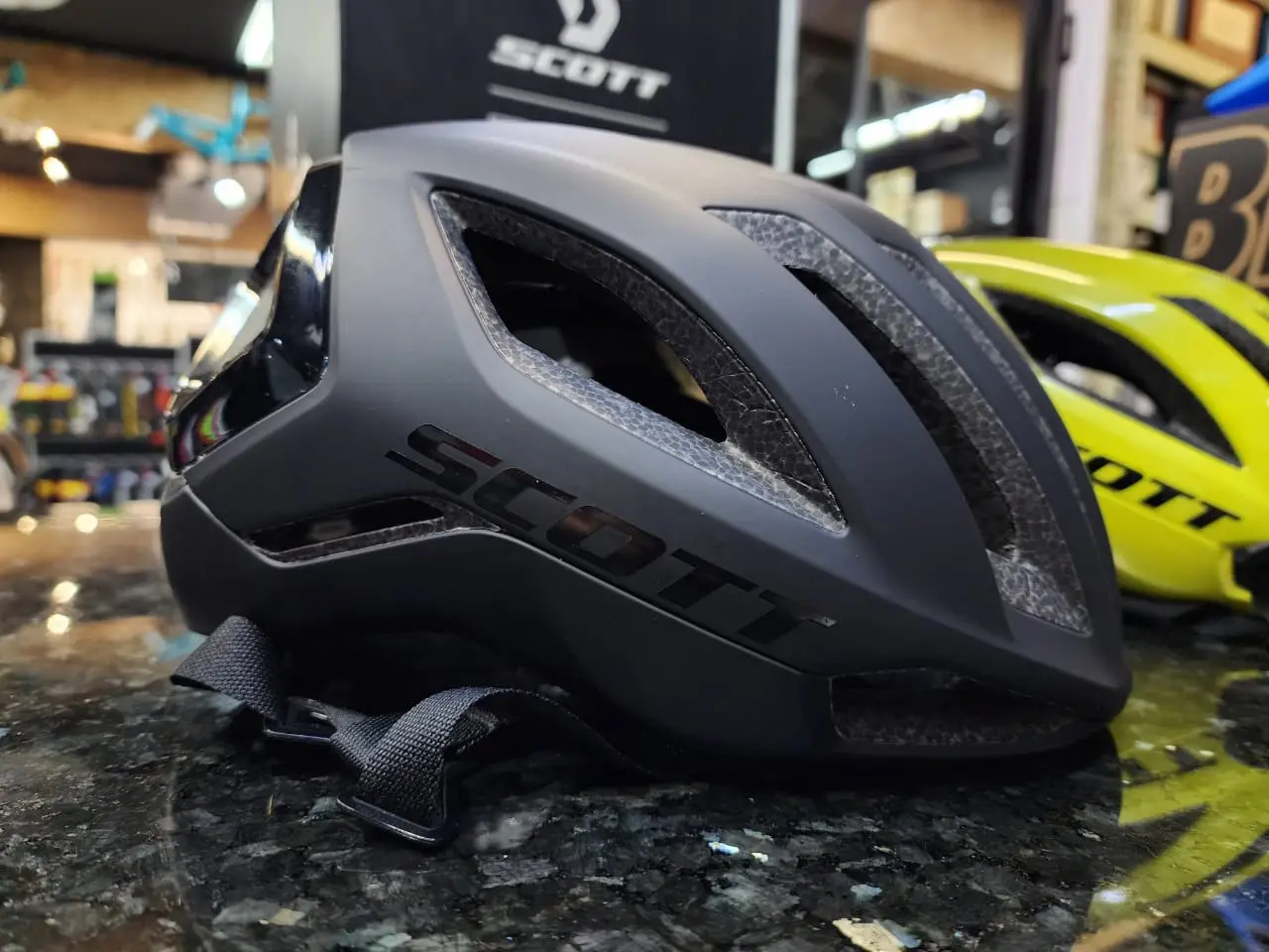 SCOTT CENTRIC PLUS (CE) (MIPS) (L SIZE)
