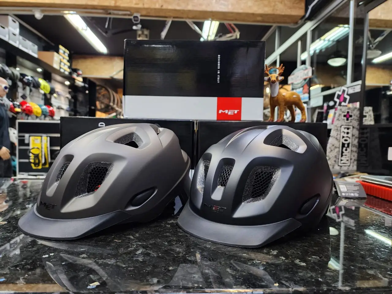 MET MOBILITE - Urban Helmet with Integrated Led Light