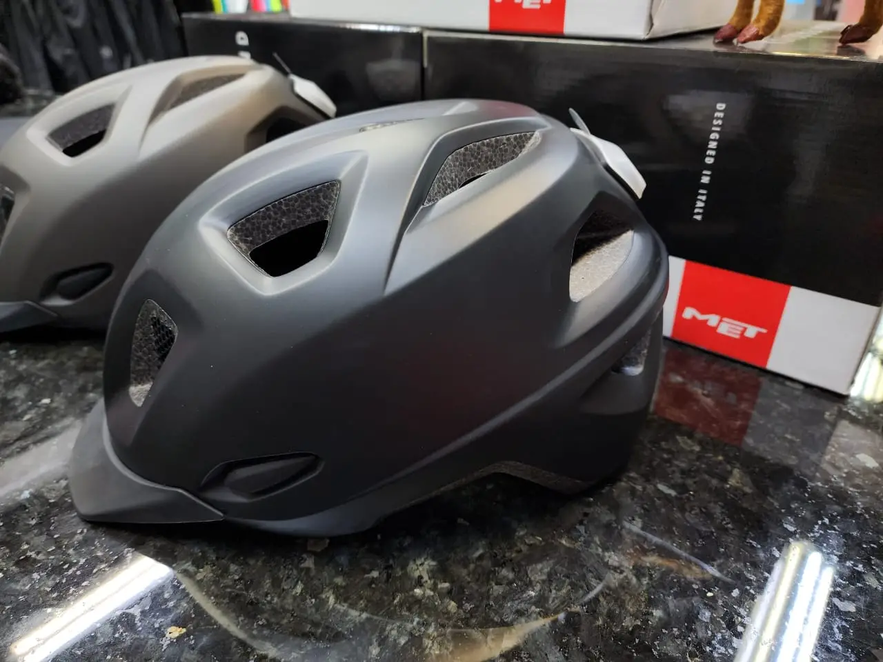 MET MOBILITE - Urban Helmet with Integrated Led Light