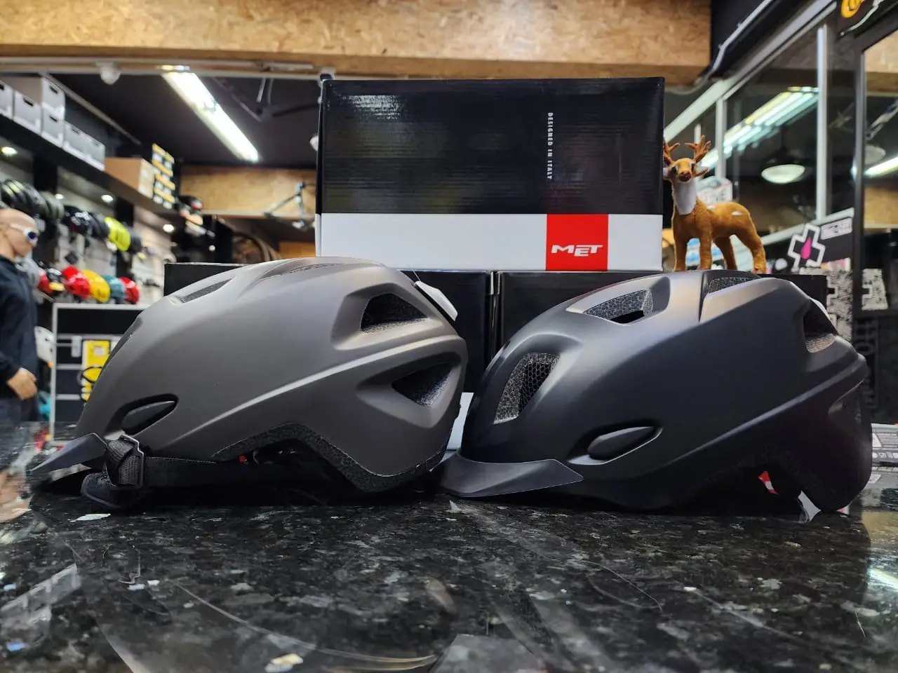 MET MOBILITE - Urban Helmet with Integrated Led Light
