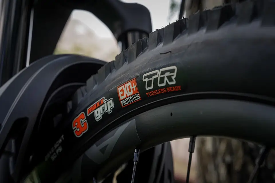 SANTA CRUZ NOMAD 6C MX CARBON S-KIT