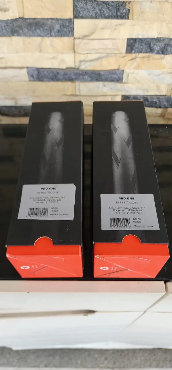 Schwalbe pro one tubeless tires
