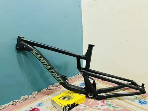 Santa Cruz Nomad V4 Alu FRAME