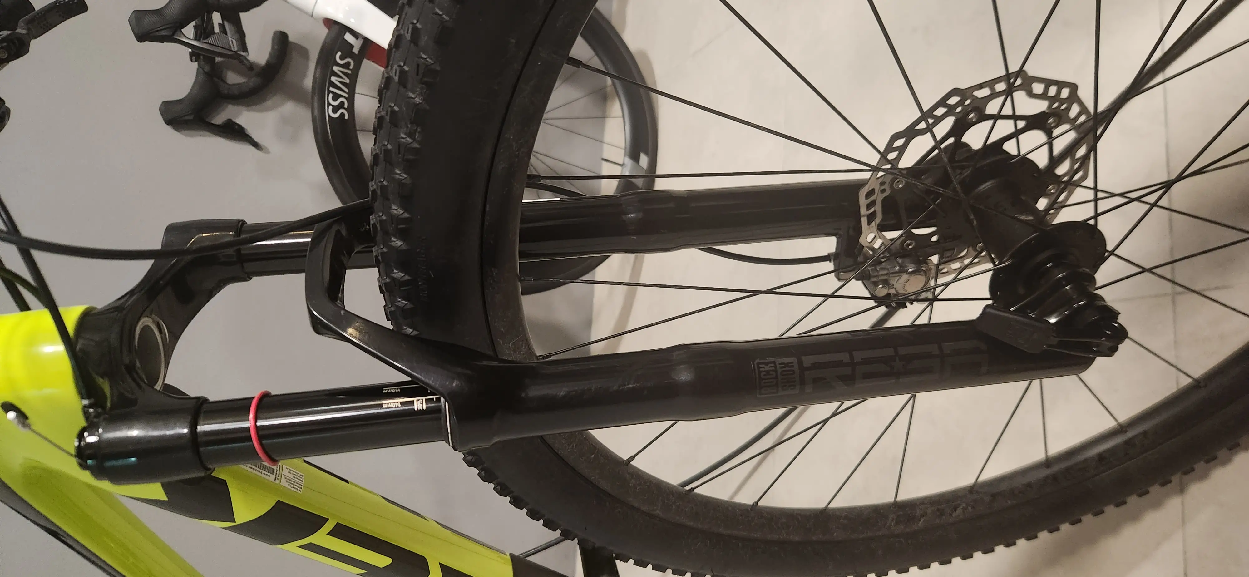 RockShox Reba 29er with remote
