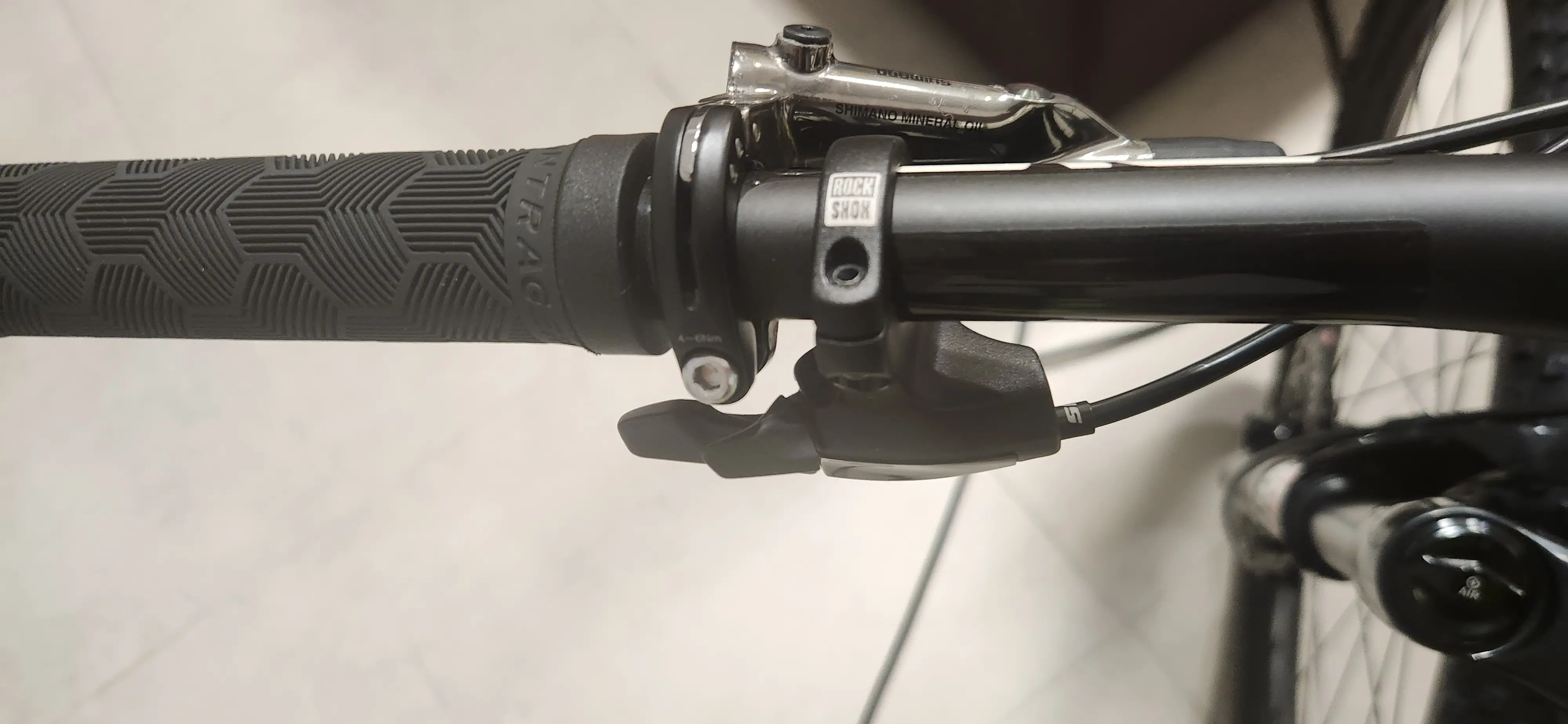 RockShox Reba 29er with remote