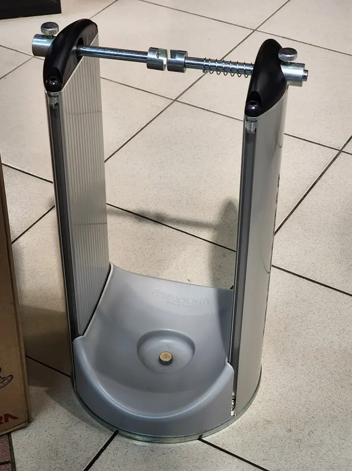 Minora FT-50 Wheel Truing Stand