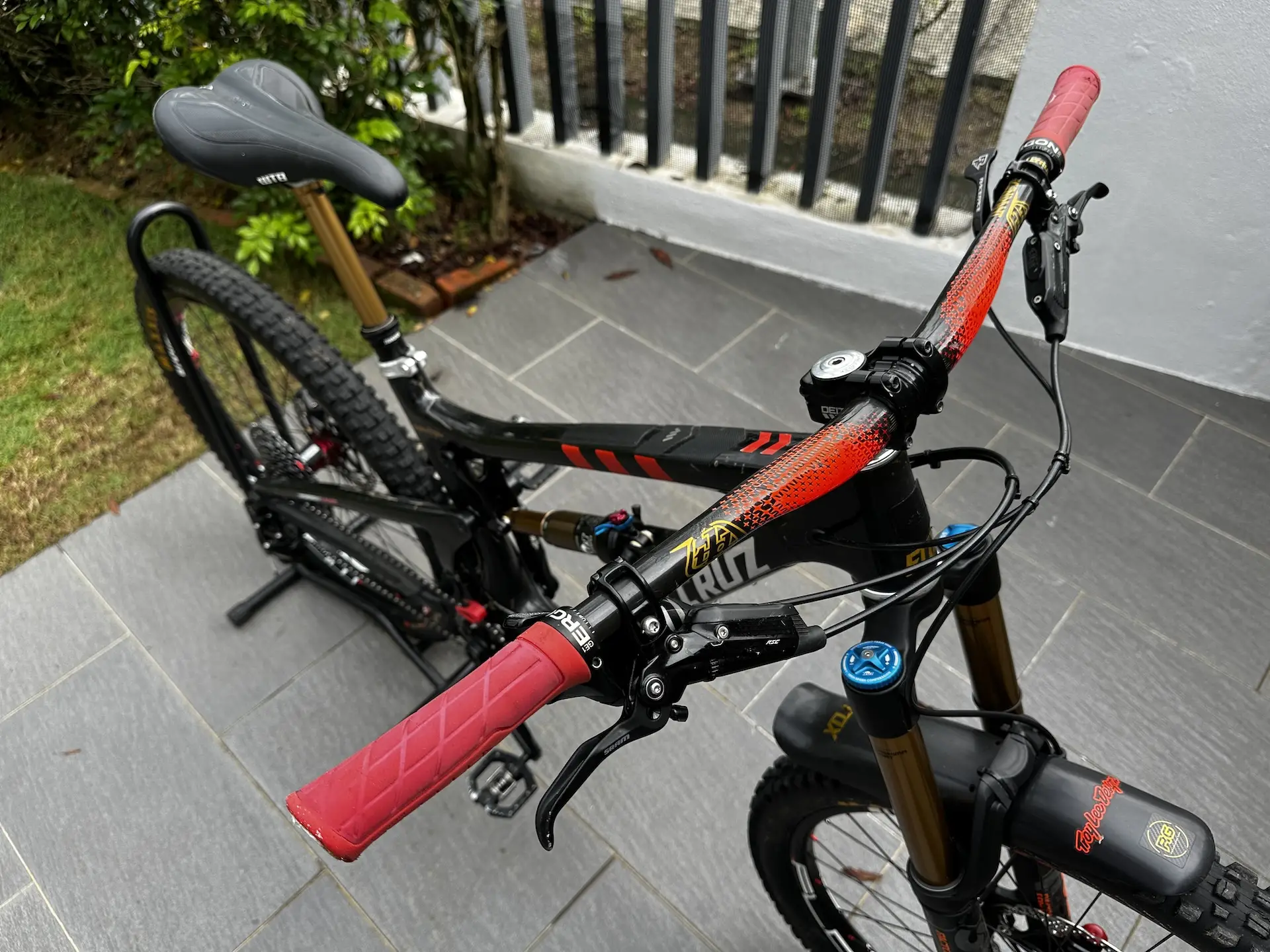 [WTS] Santa Cruz Nomad V3 14kg Carbon Enduro bike With Fox 36 Fox Float CTD MTB Mountain Bike