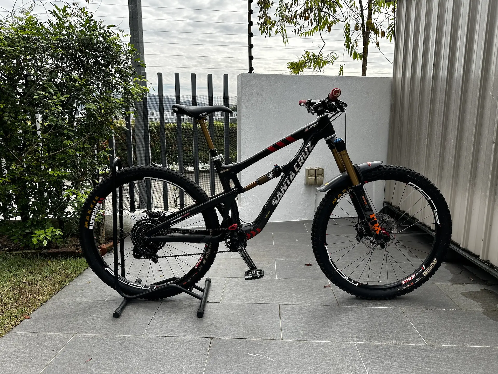 [WTS] Santa Cruz Nomad V3 14kg Carbon Enduro bike With Fox 36 Fox Float CTD MTB Mountain Bike