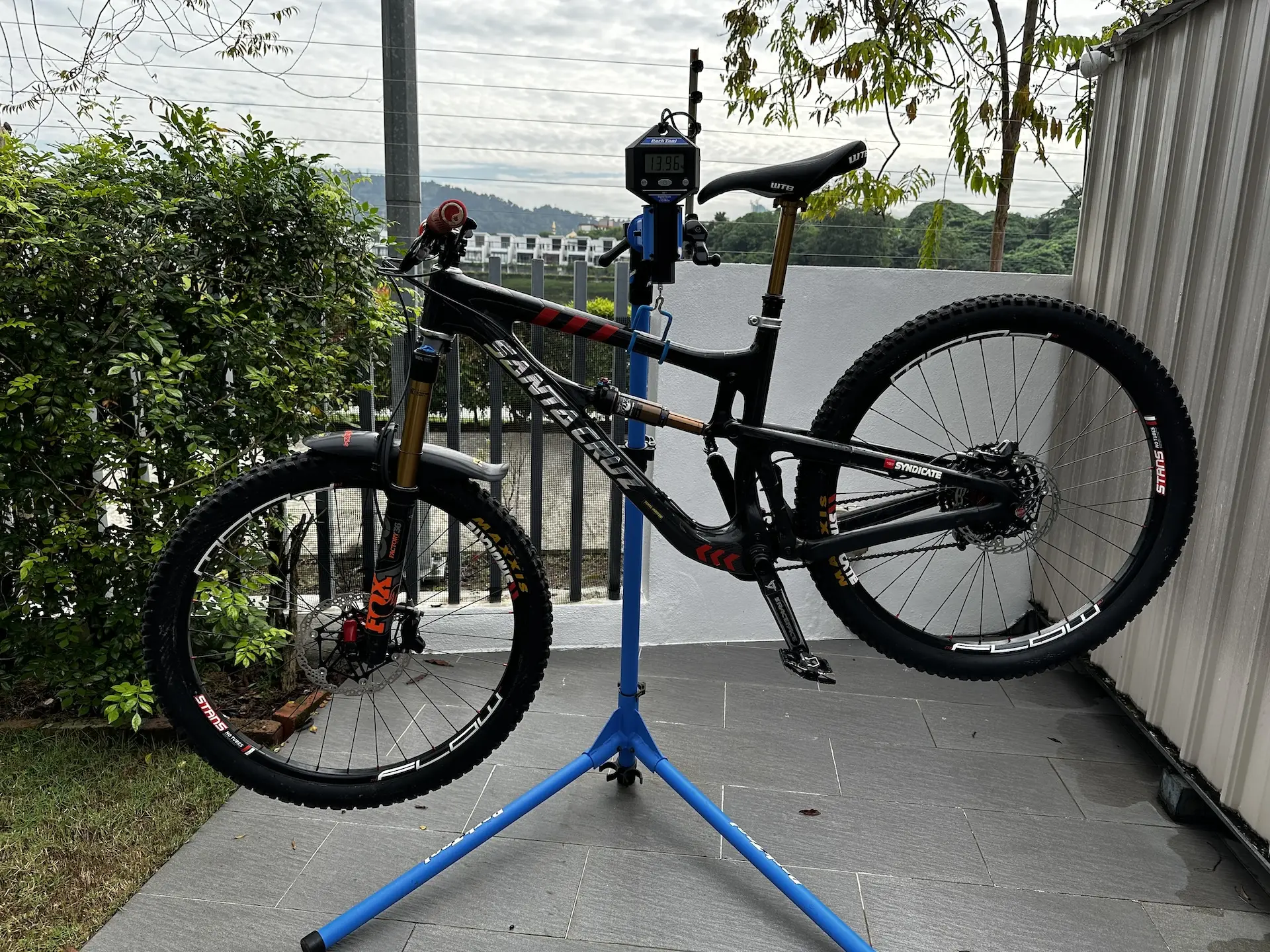 [WTS] Santa Cruz Nomad V3 14kg Carbon Enduro bike With Fox 36 Fox Float CTD MTB Mountain Bike