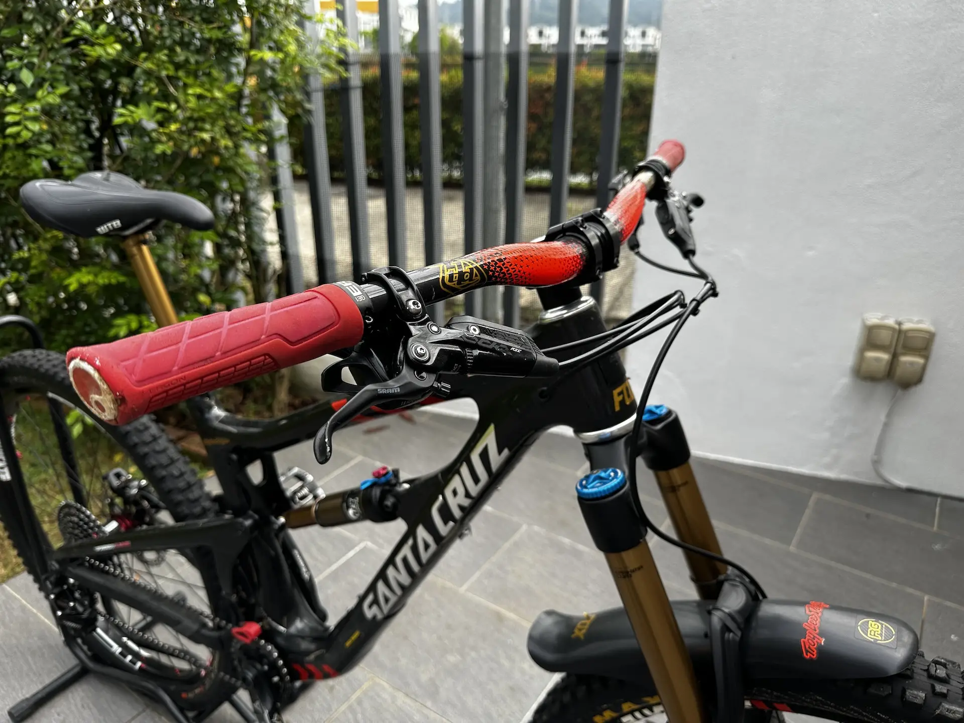 [WTS] Santa Cruz Nomad V3 14kg Carbon Enduro bike With Fox 36 Fox Float CTD MTB Mountain Bike