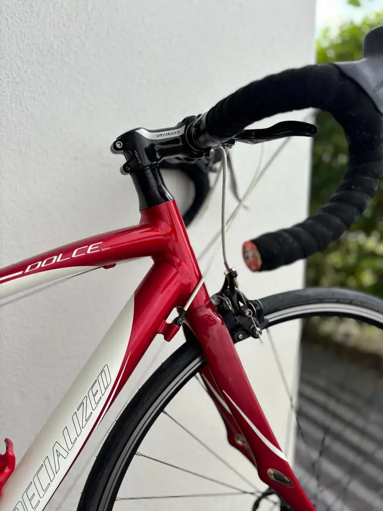 2011 Specialized Dolce Sport (Women's Road Bike) + FREE VERTICAL BIKE RACK