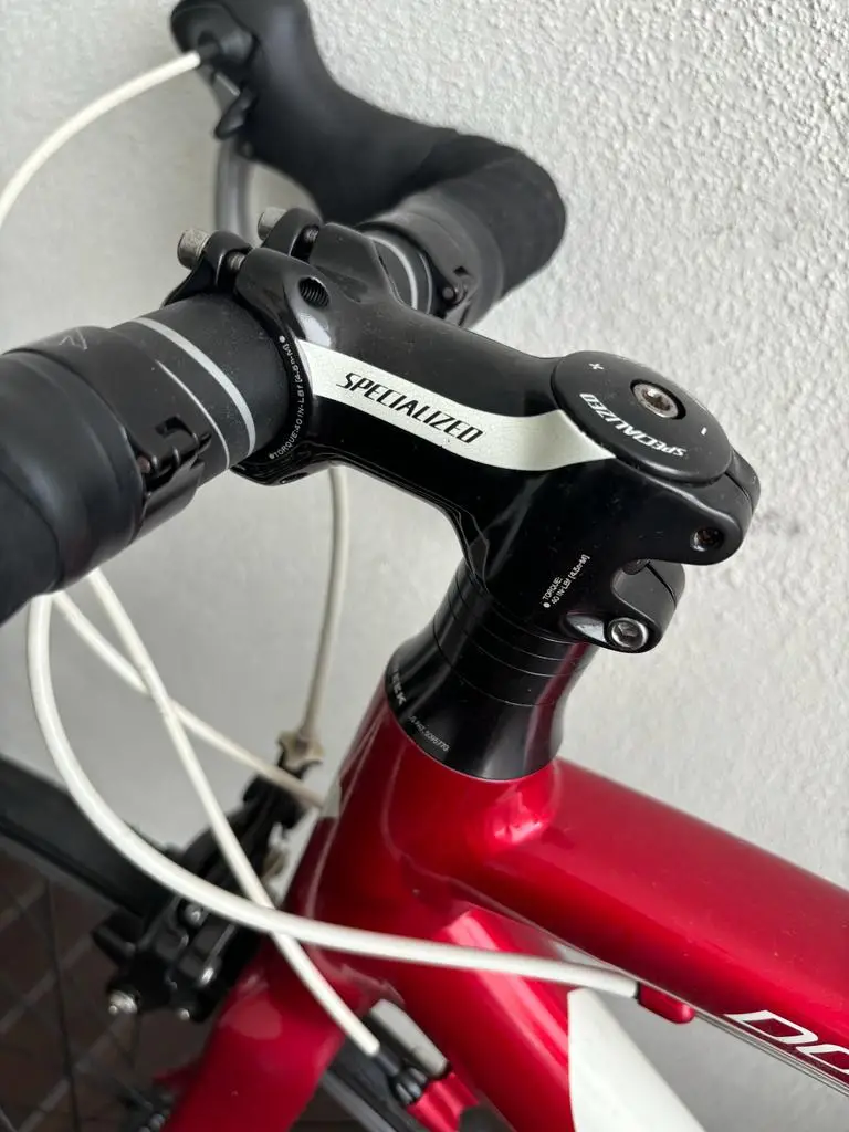 2011 Specialized Dolce Sport (Women's Road Bike) + FREE VERTICAL BIKE RACK