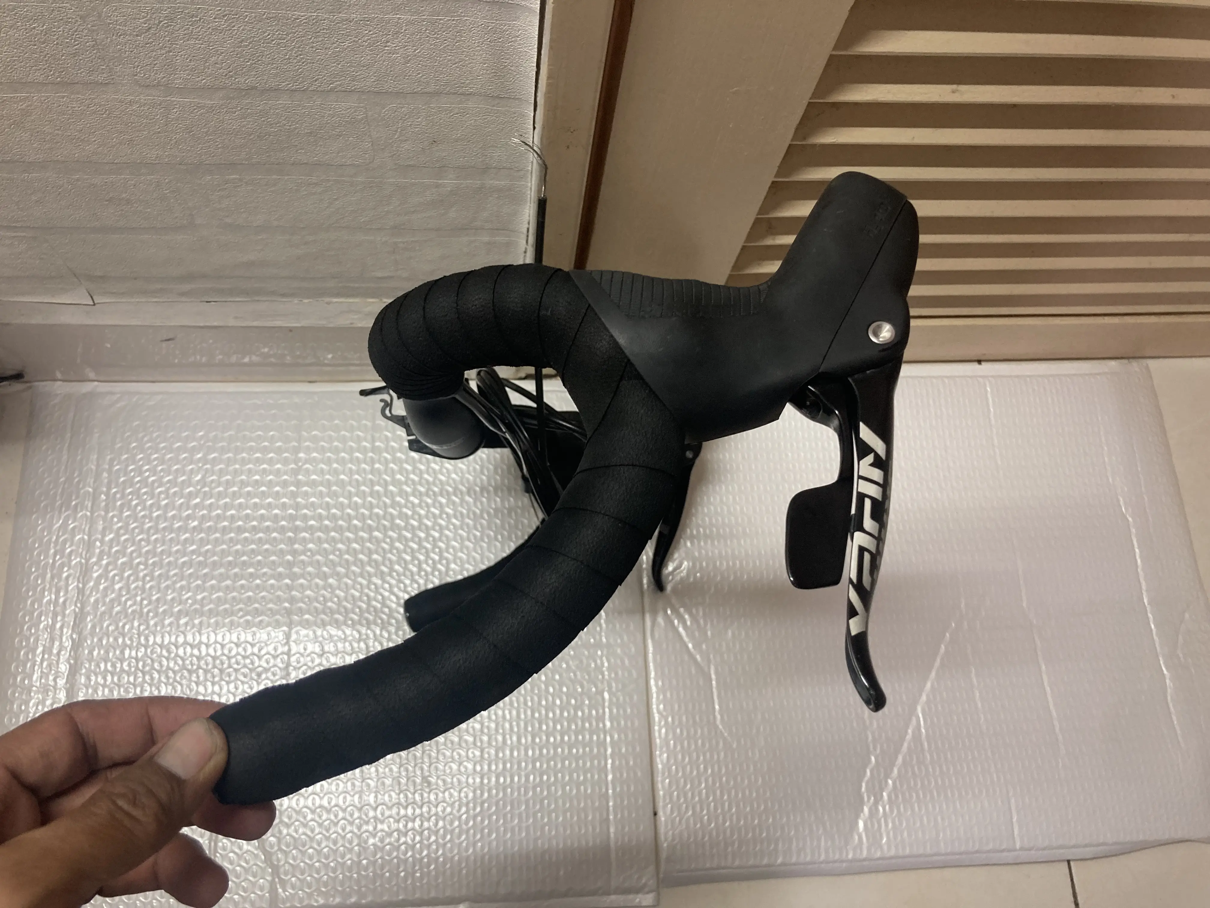 SRAM APEX 1 Gravel Groupset FREE Specialized Handlebars + Shimano XT pedals