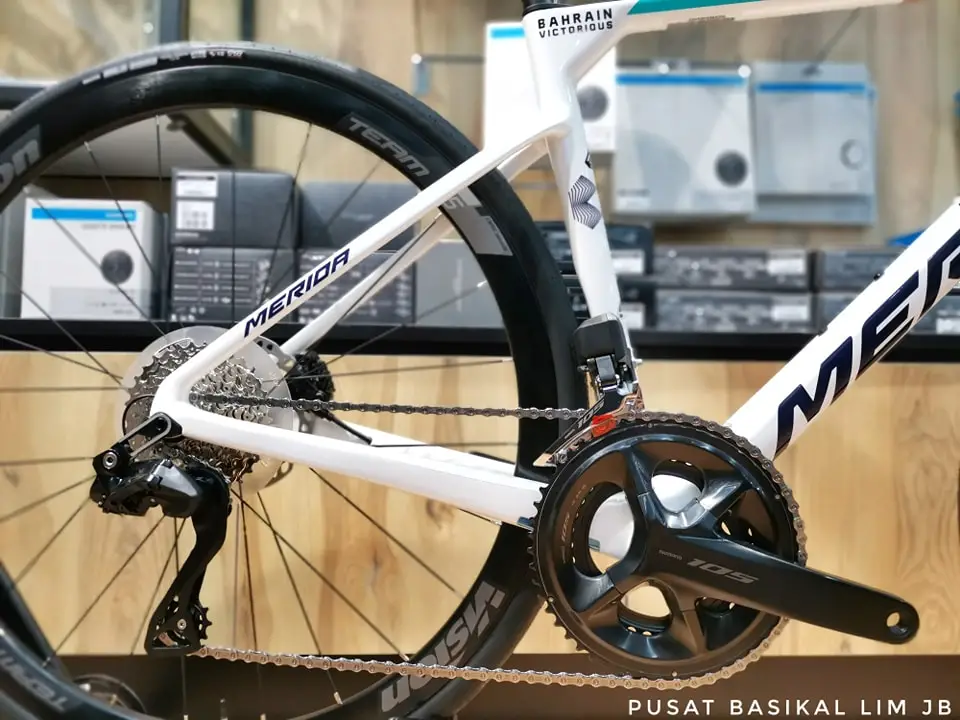 2025 Merida Scultura 5000 Shimano 105 Di2 Carbon Road Bike