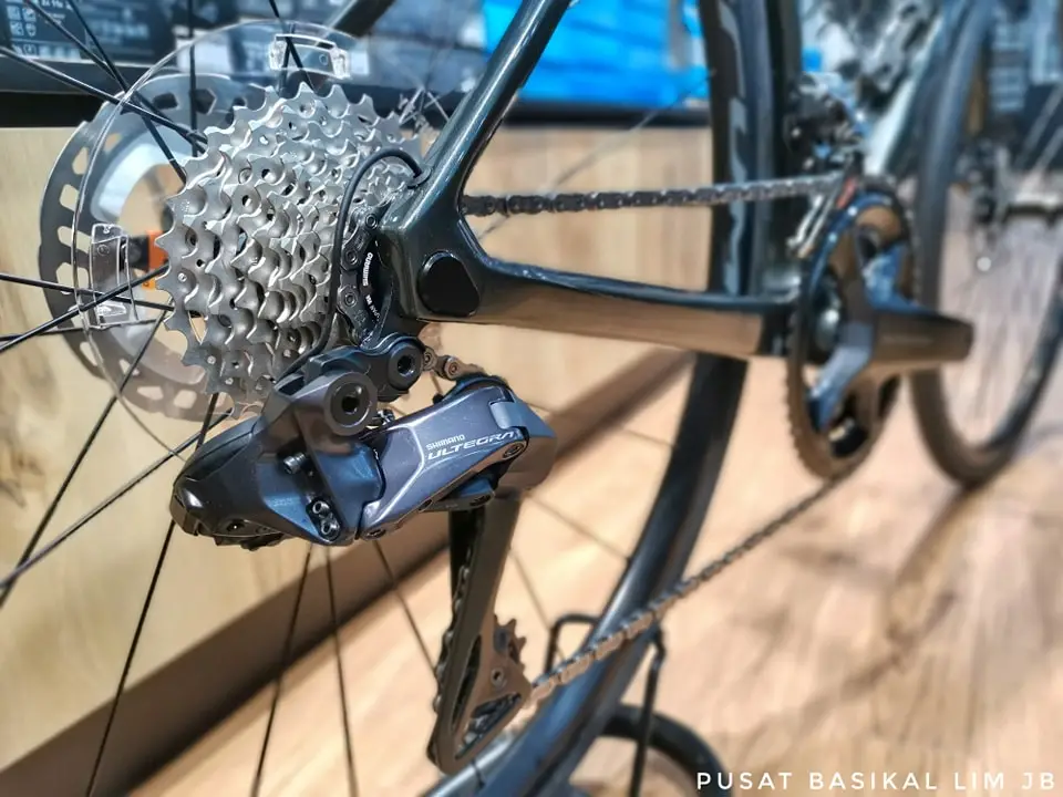 Colnago V4 Disc Carbon Road Bike With Shimano Ultegra Di2..........