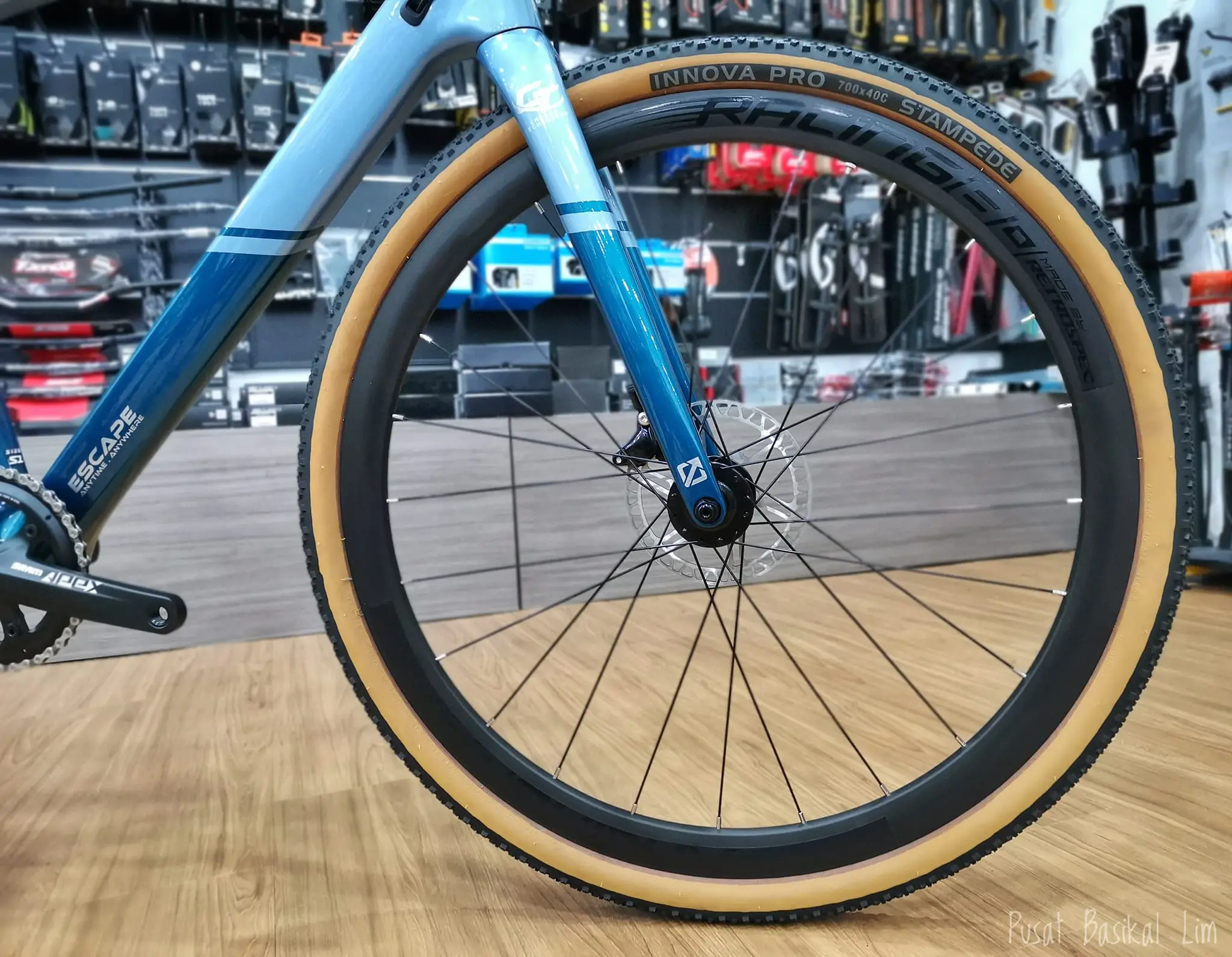 Geometric Escape Carbon Gravel Bike.....