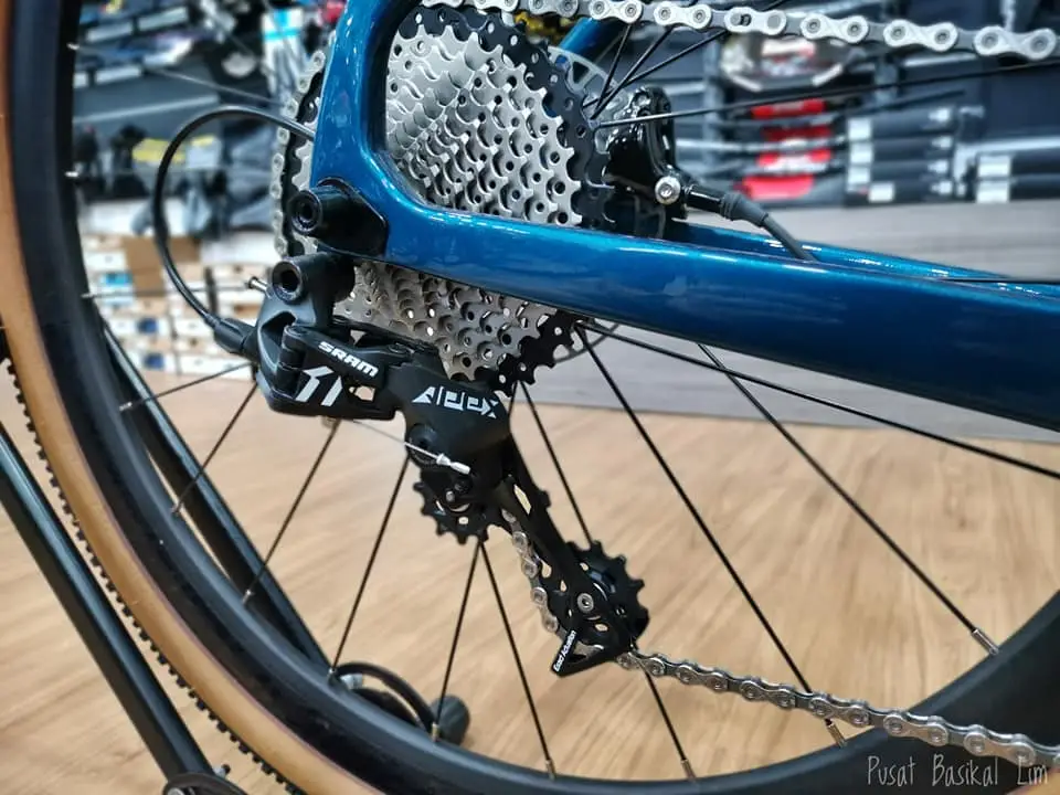 Geometric Escape Carbon Gravel Bike.....