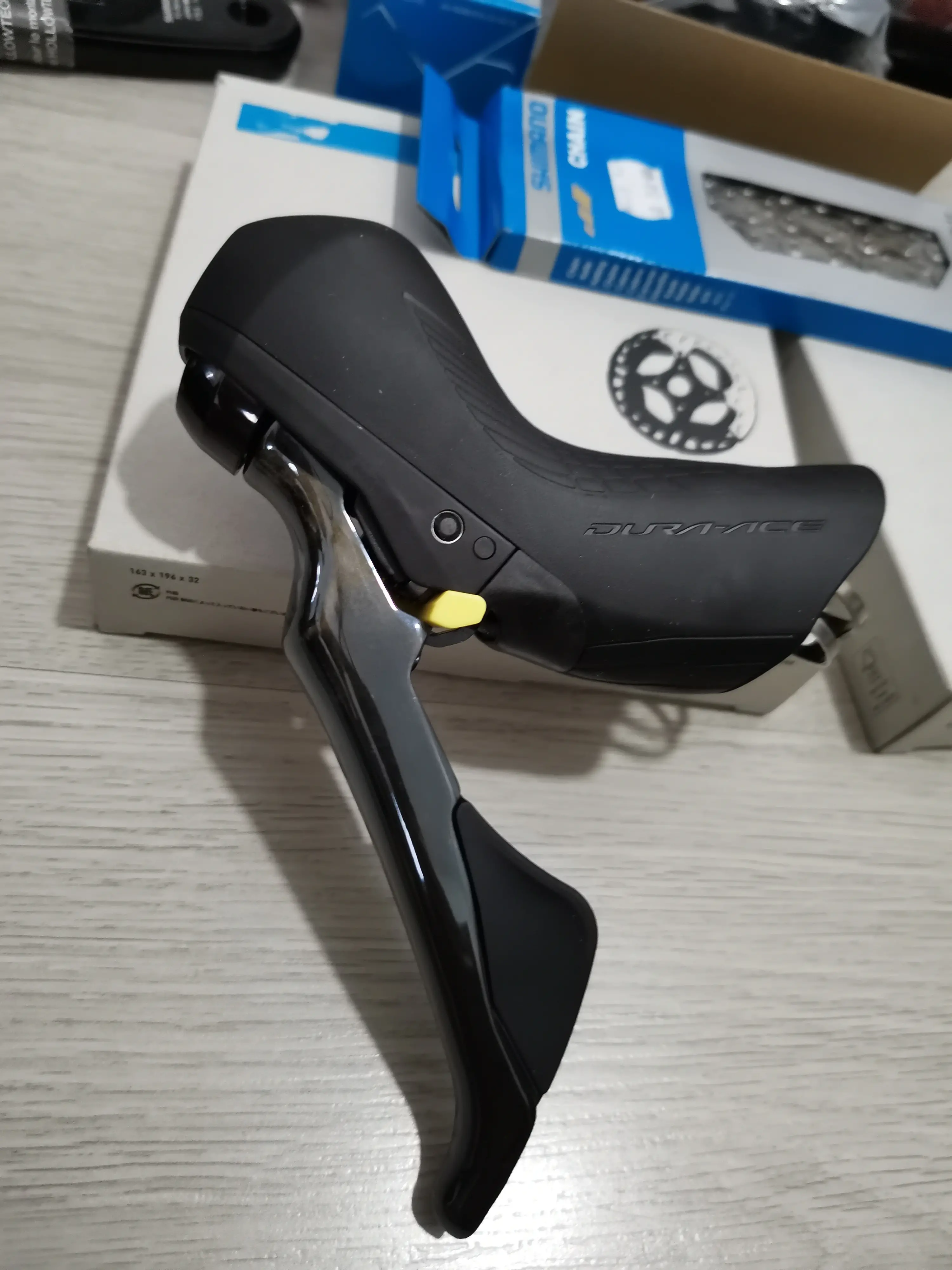 Shimano Dura Ace 11 Speeds Disc (R9120) Hydraulic Disc (Brand New)