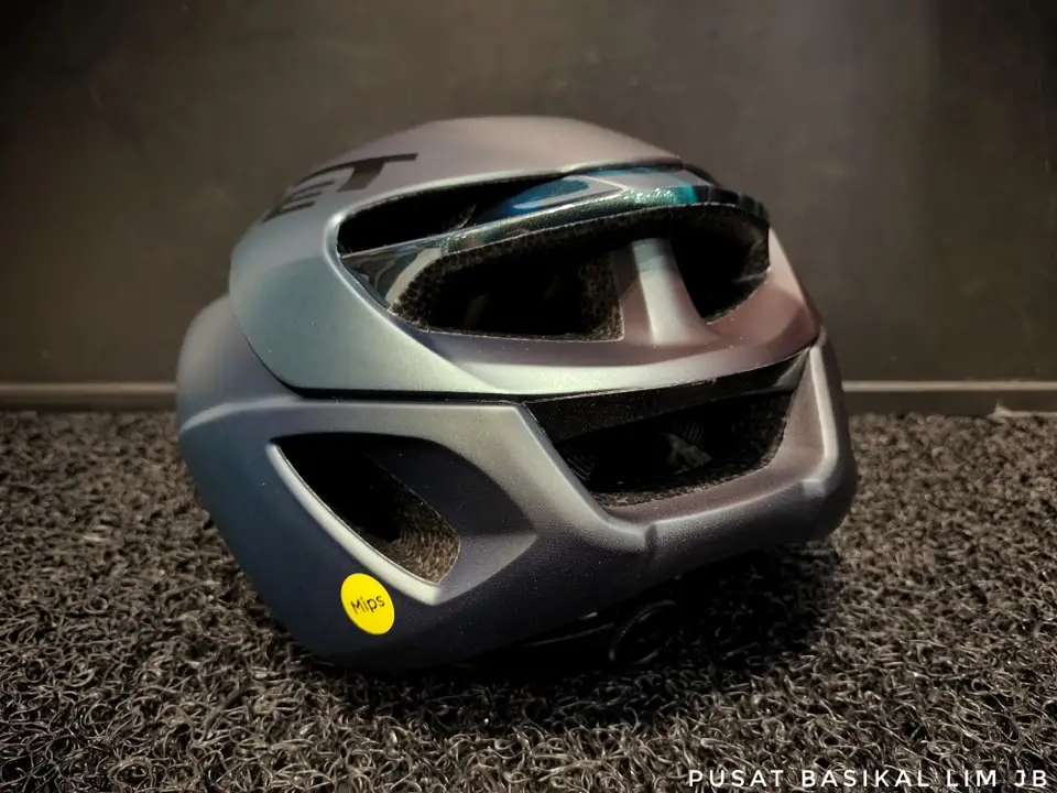 Met Rivale Mips Helmet Motion Blur