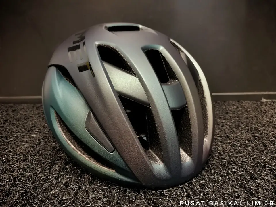 Met Rivale Mips Helmet Motion Blur